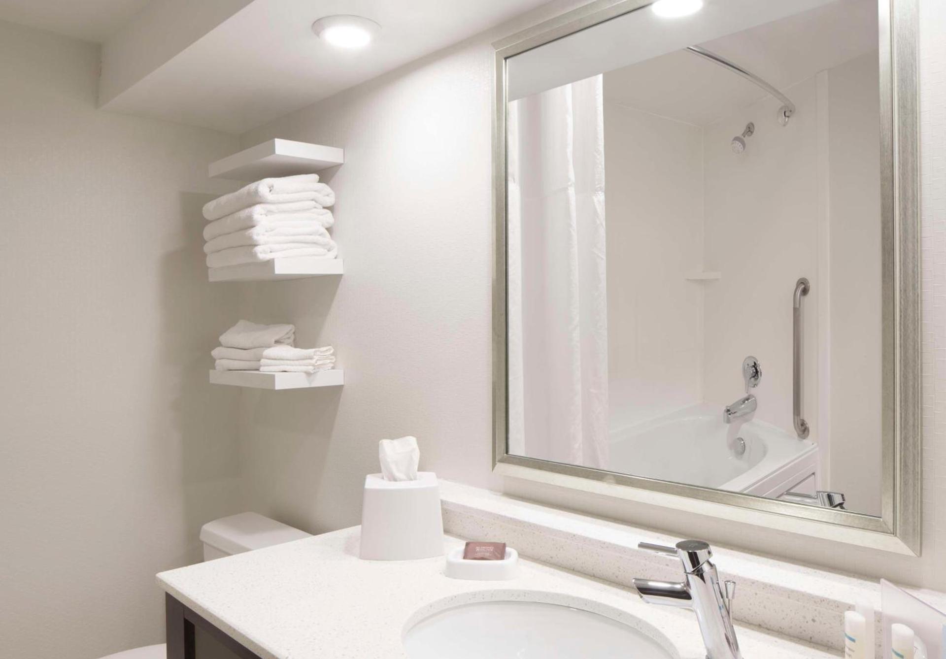 Hampton Inn Charleston-Southridge photo 29