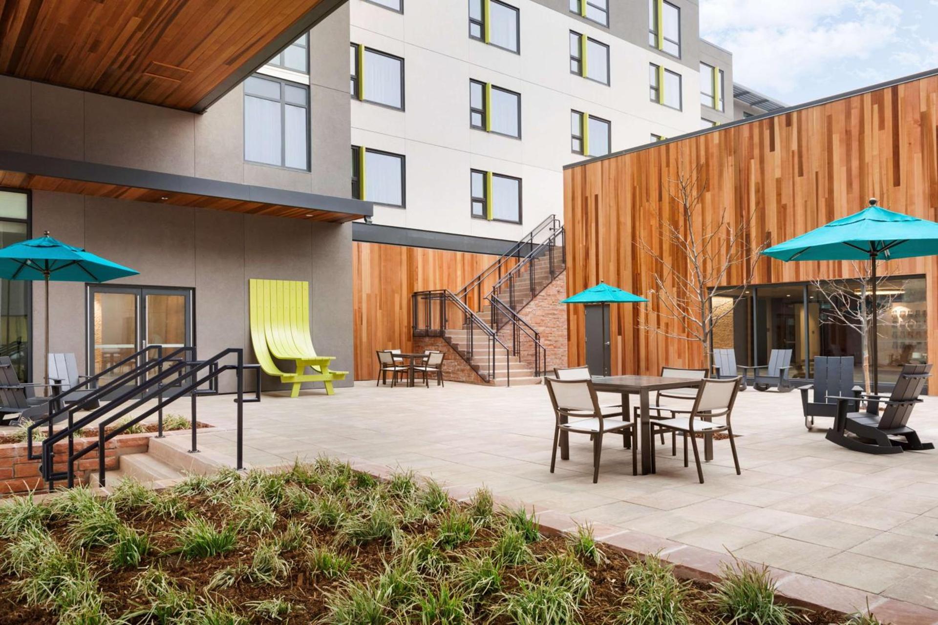 Embassy Suites By Hilton Boulder photo 2