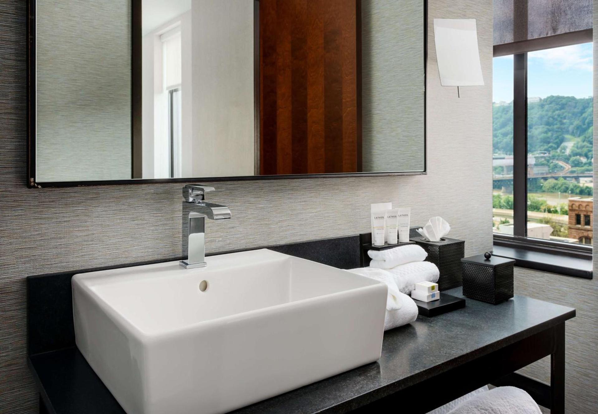 Joinery Hotel Pittsburgh, Curio Collection by Hilton photo 3