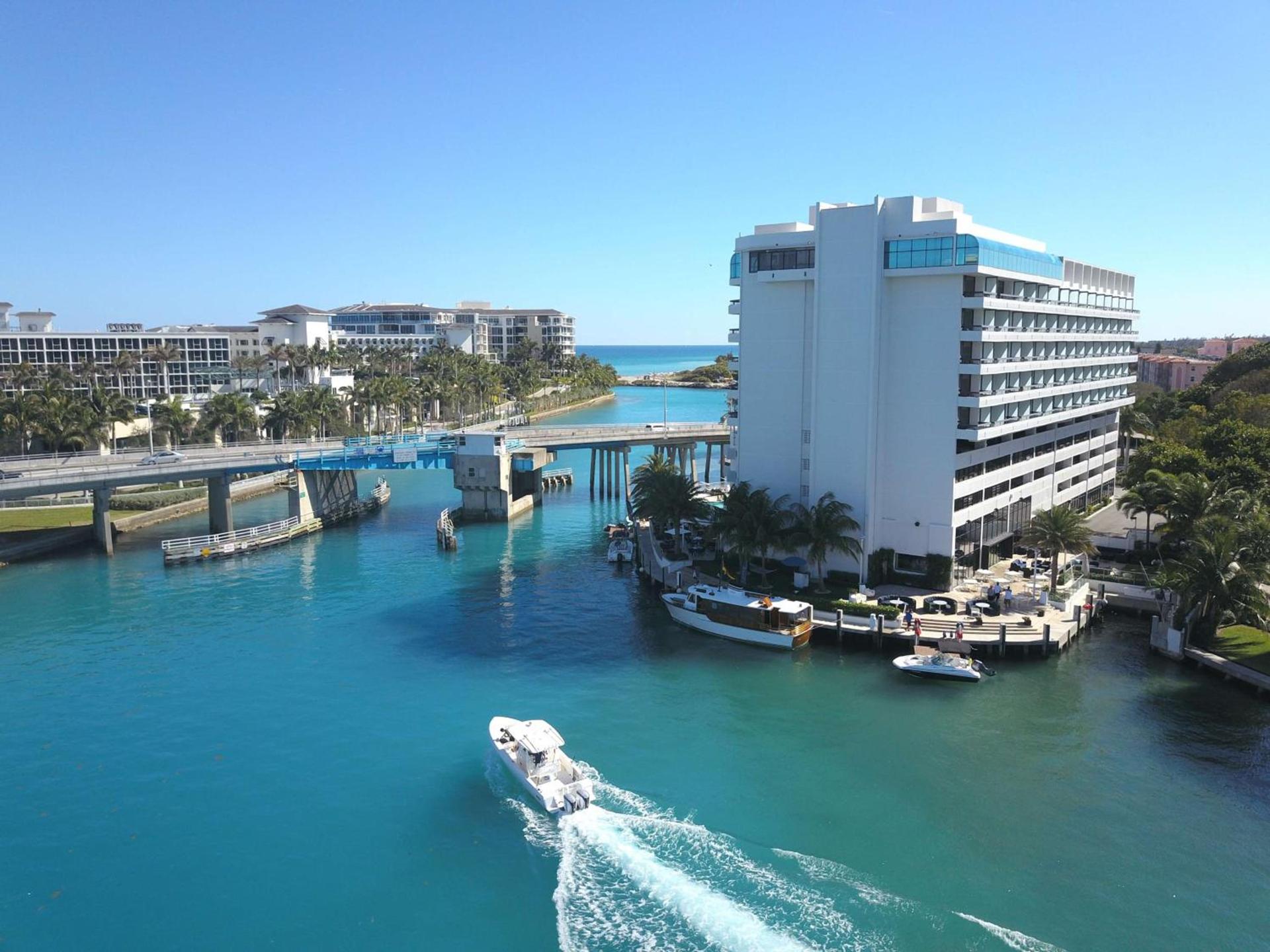 Waterstone Resort & Marina Boca Raton, Curio Collection by Hilton photo 2