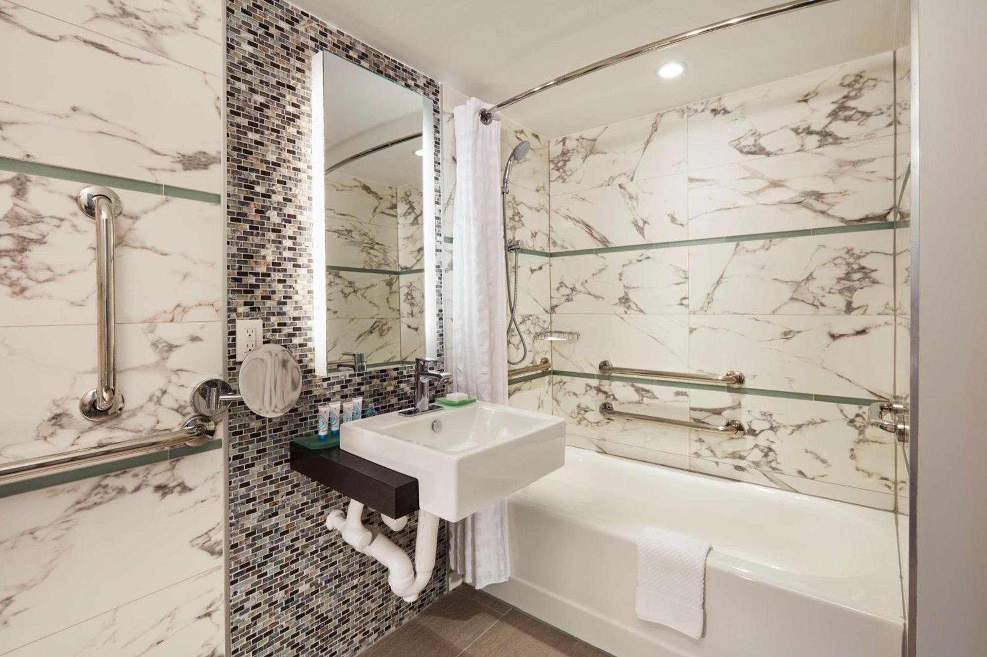 Waterstone Resort & Marina Boca Raton, Curio Collection by Hilton photo 23