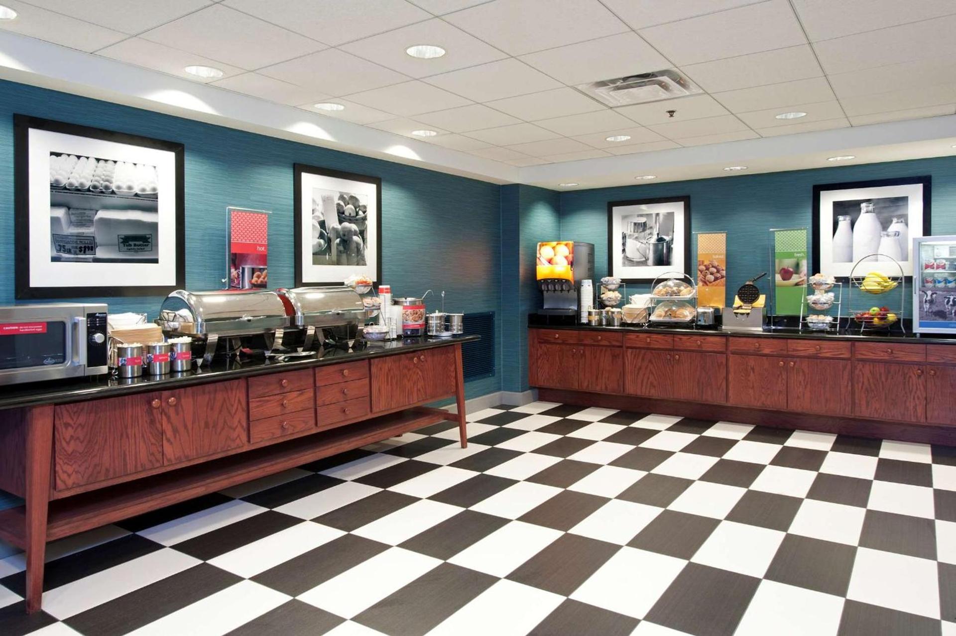 Hampton Inn & Suites Bloomington-Normal photo 8