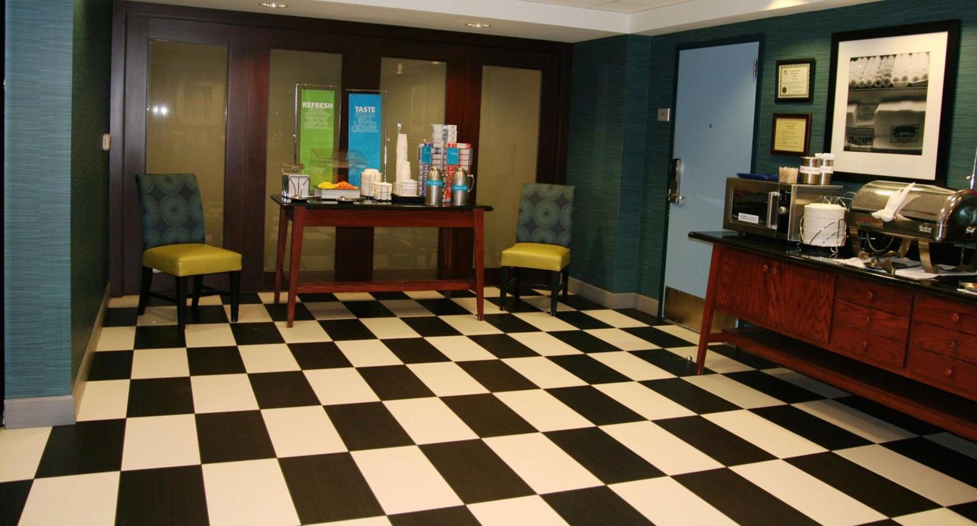 Hampton Inn & Suites Bloomington-Normal photo 9
