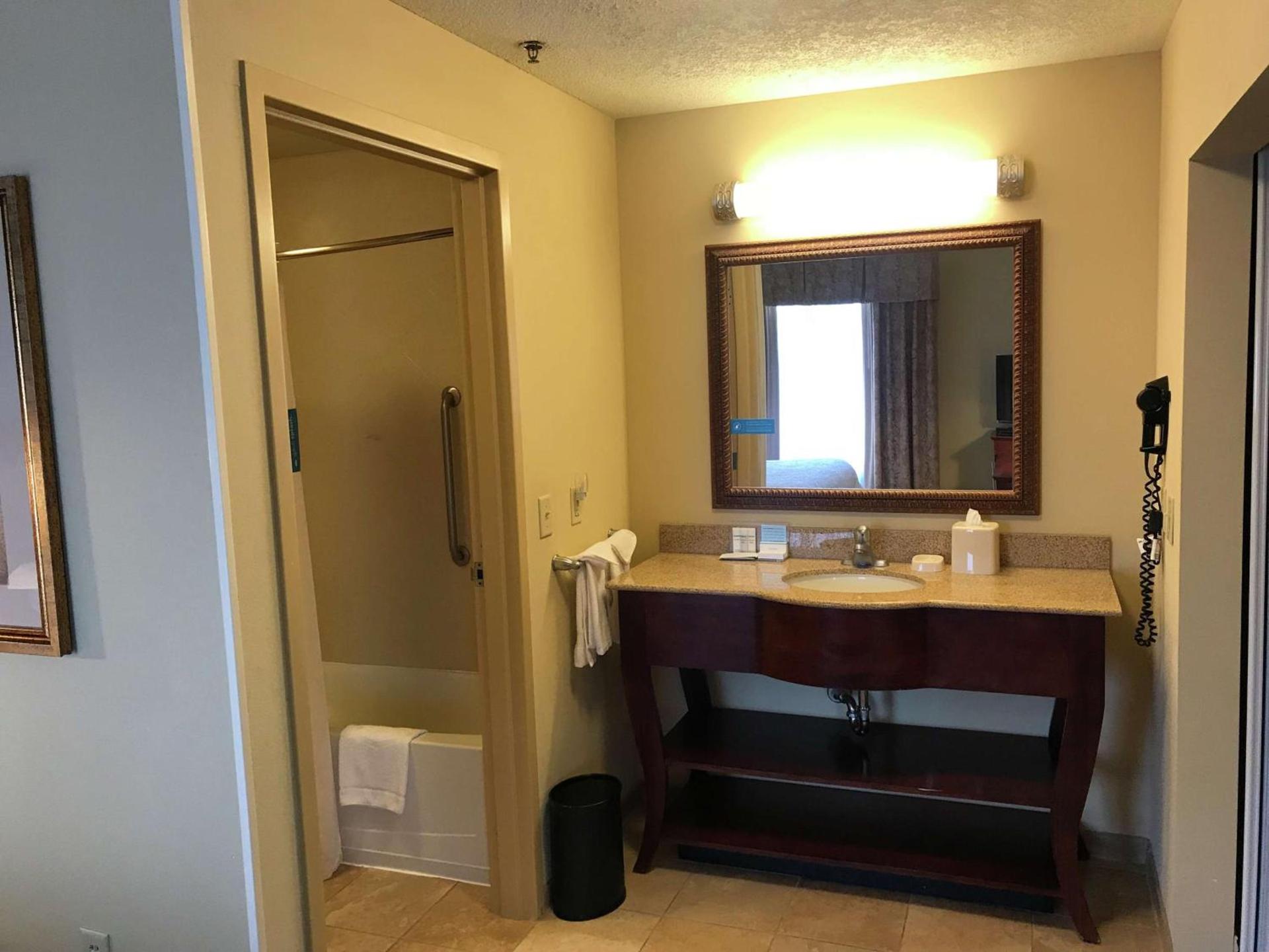 Hampton Inn & Suites Bloomington-Normal photo 12