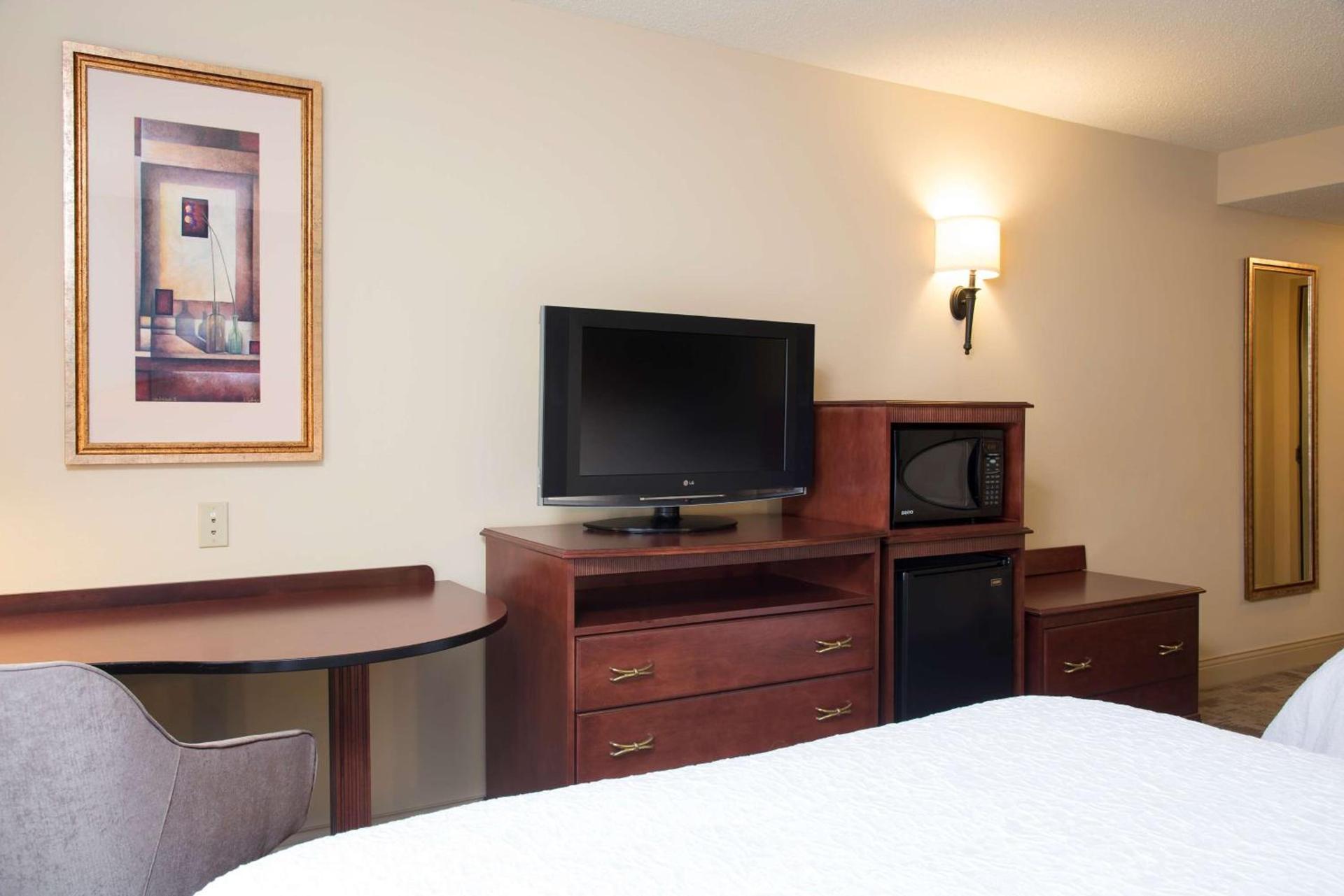 Hampton Inn & Suites Bloomington-Normal photo 17
