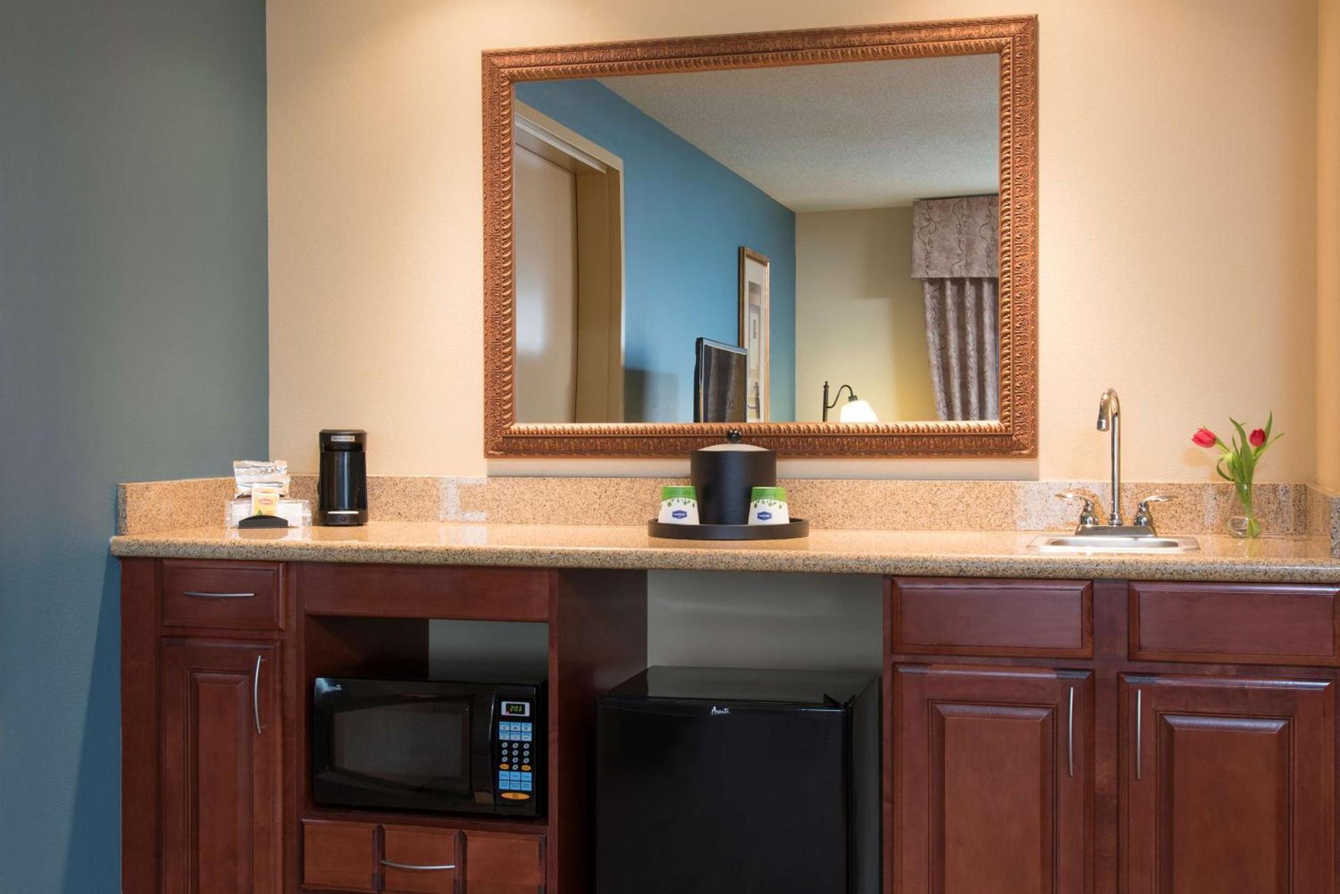 Hampton Inn & Suites Bloomington-Normal photo 20