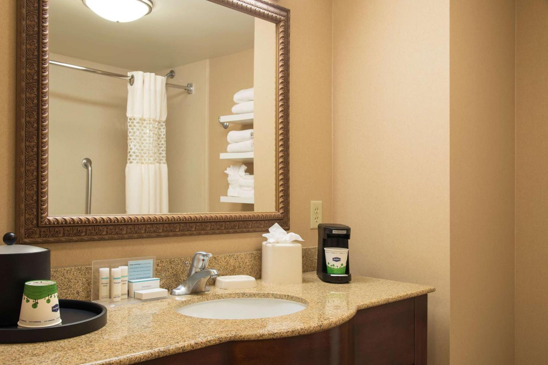 Hampton Inn & Suites Bloomington-Normal photo 21