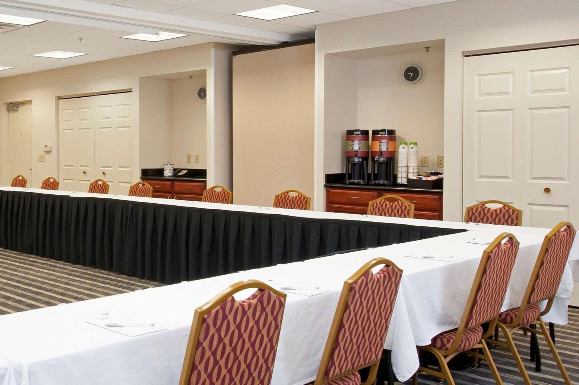 Hampton Inn & Suites Bloomington-Normal photo 31