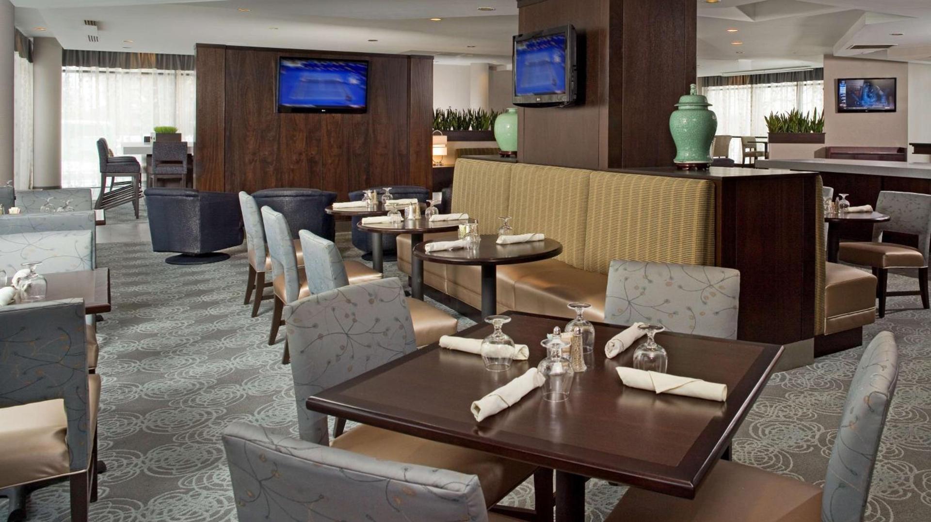 DoubleTree by Hilton Chicago Schaumburg photo 7