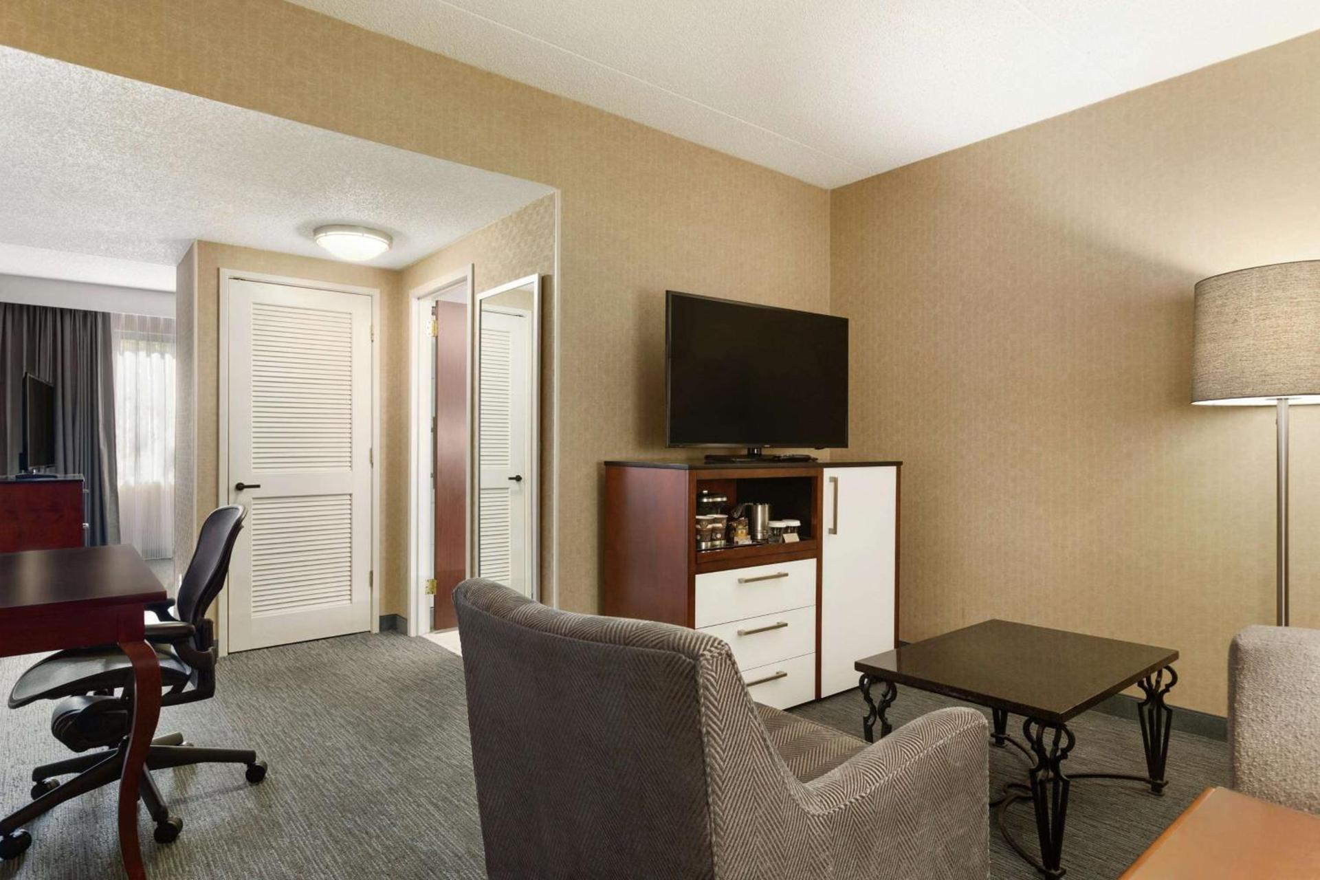 DoubleTree by Hilton Hotel Detroit Novi photo 7