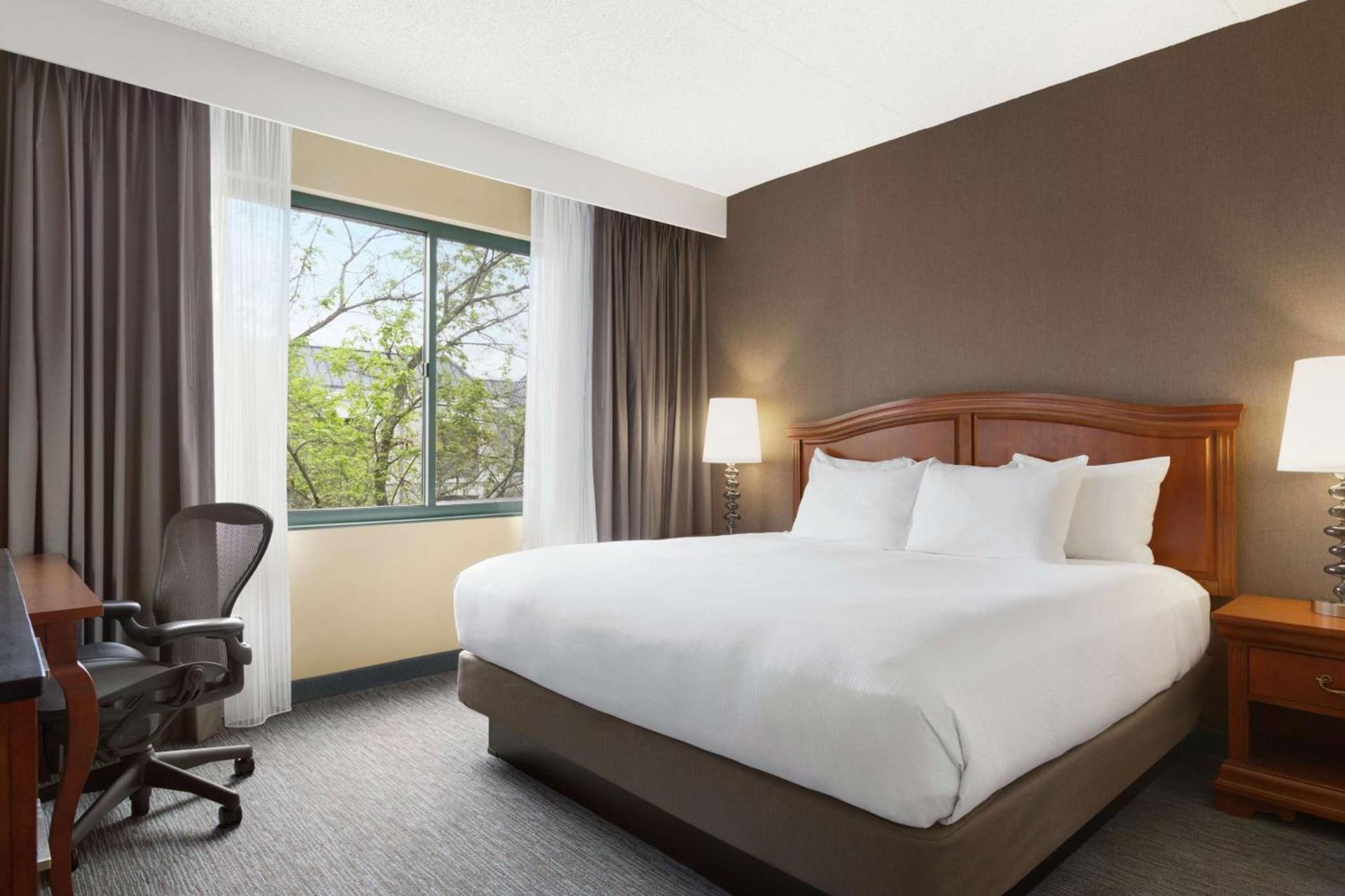 DoubleTree by Hilton Hotel Detroit Novi photo 8