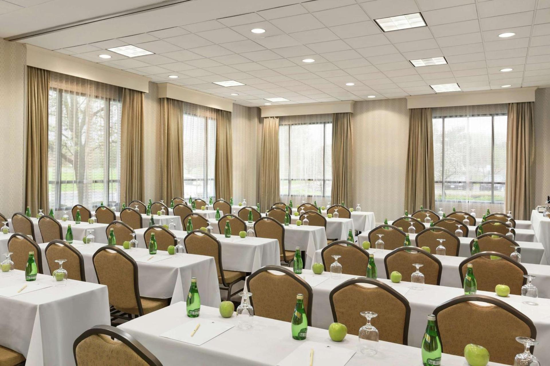 DoubleTree by Hilton Hotel Detroit Novi photo 29