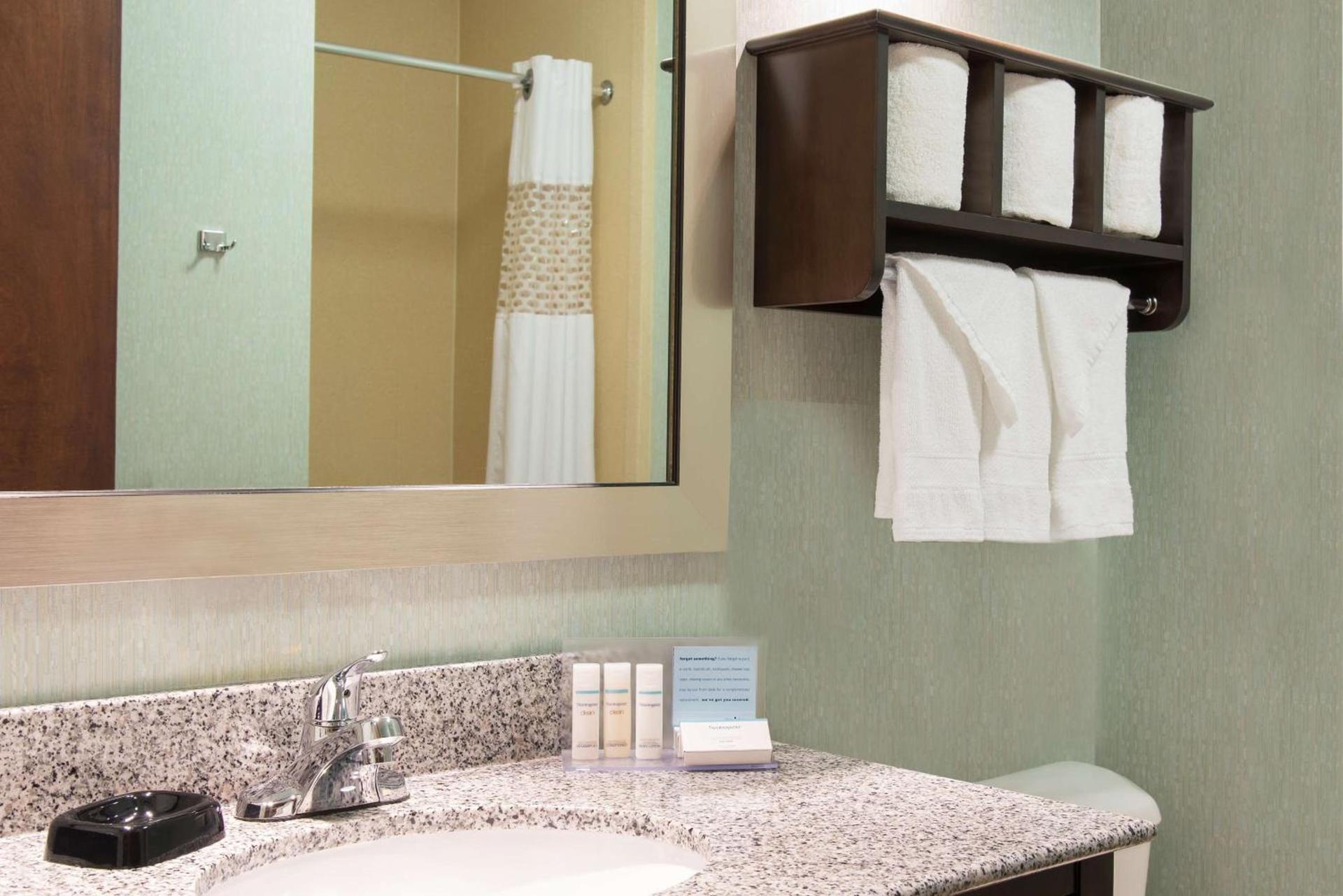 Hampton Inn & Suites Kokomo photo 13