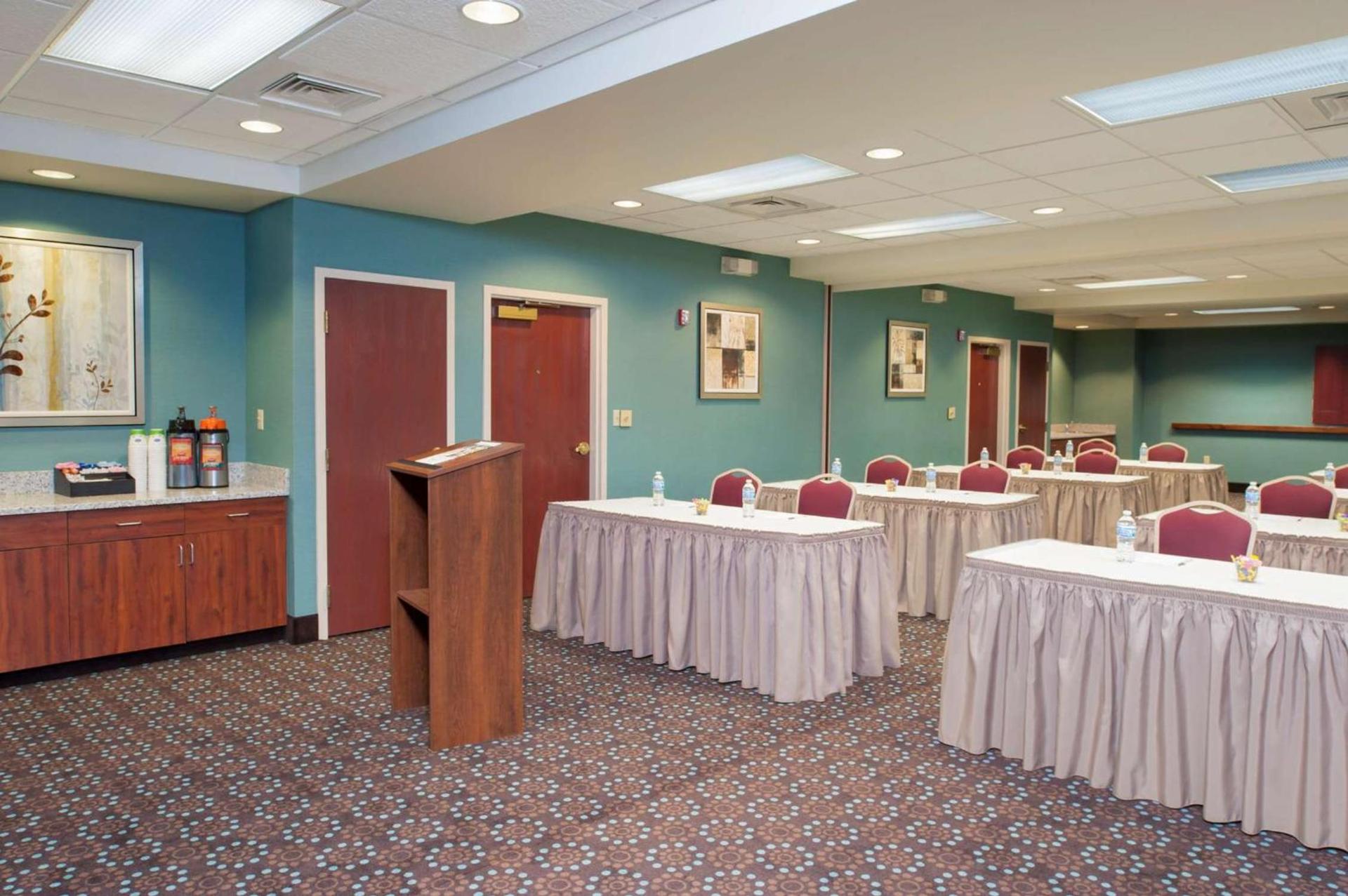 Hampton Inn & Suites Kokomo photo 26