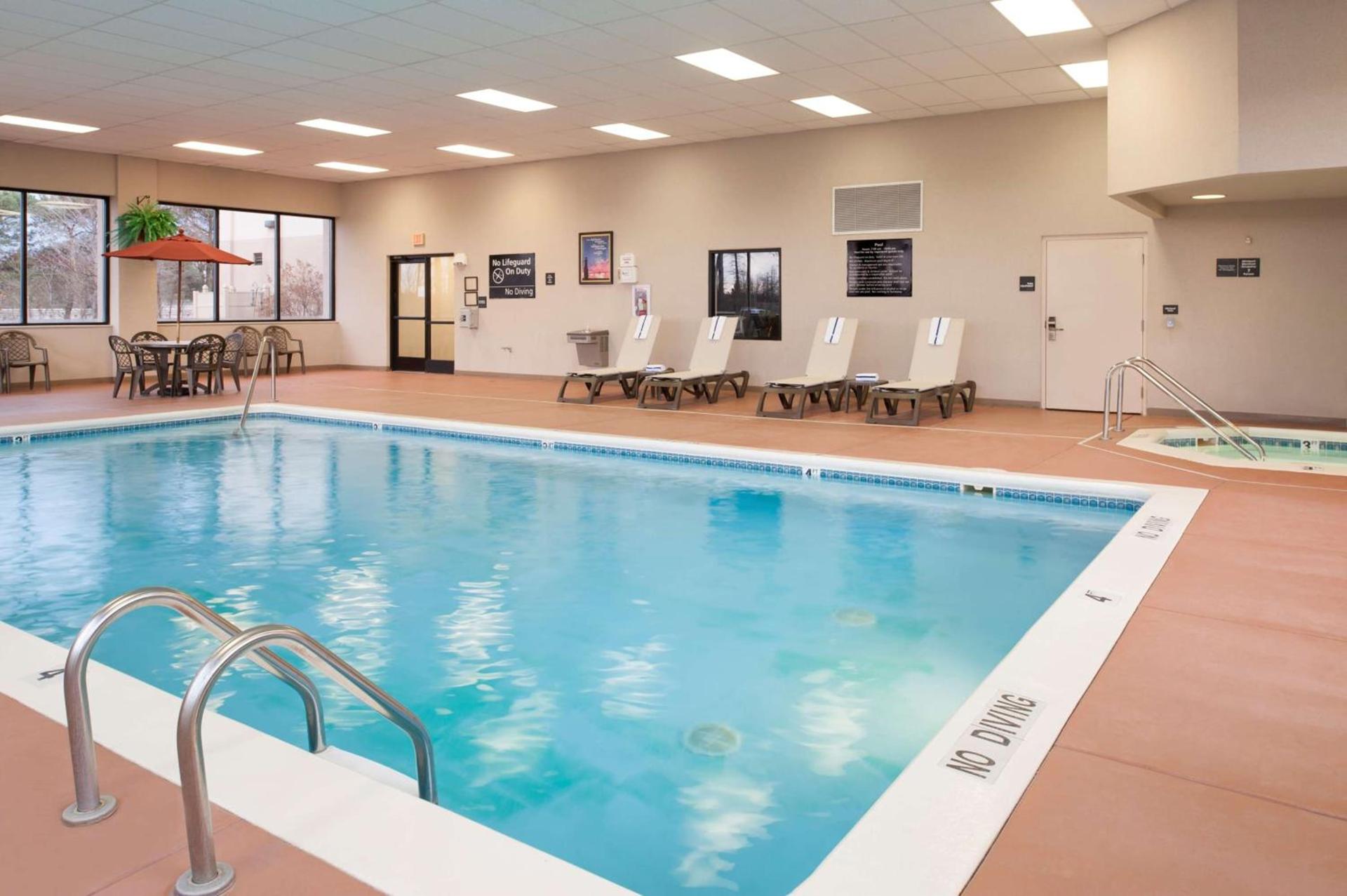 Hampton Inn Muskegon photo 7