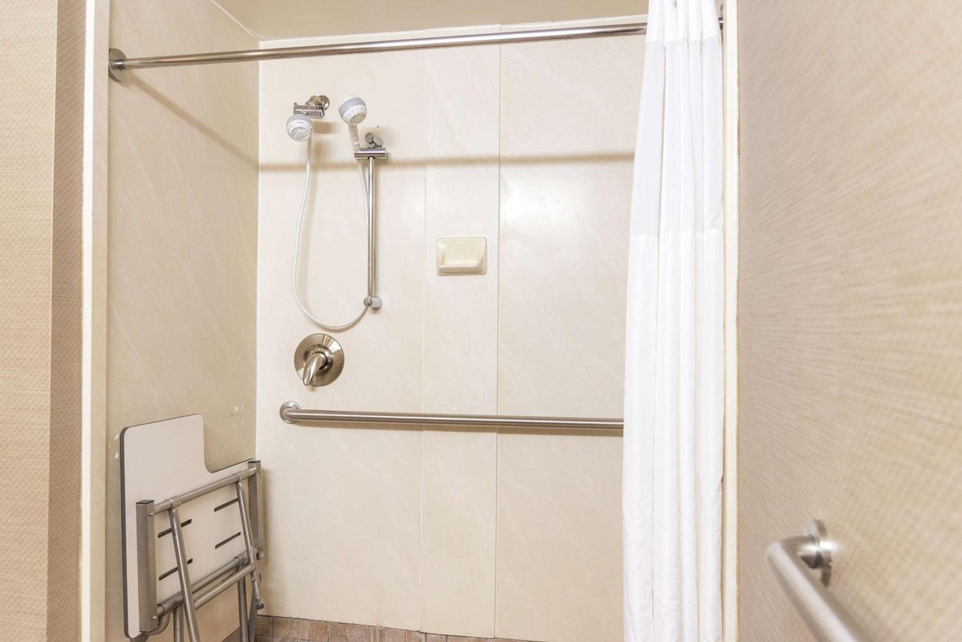 Hampton Inn Muskegon photo 19