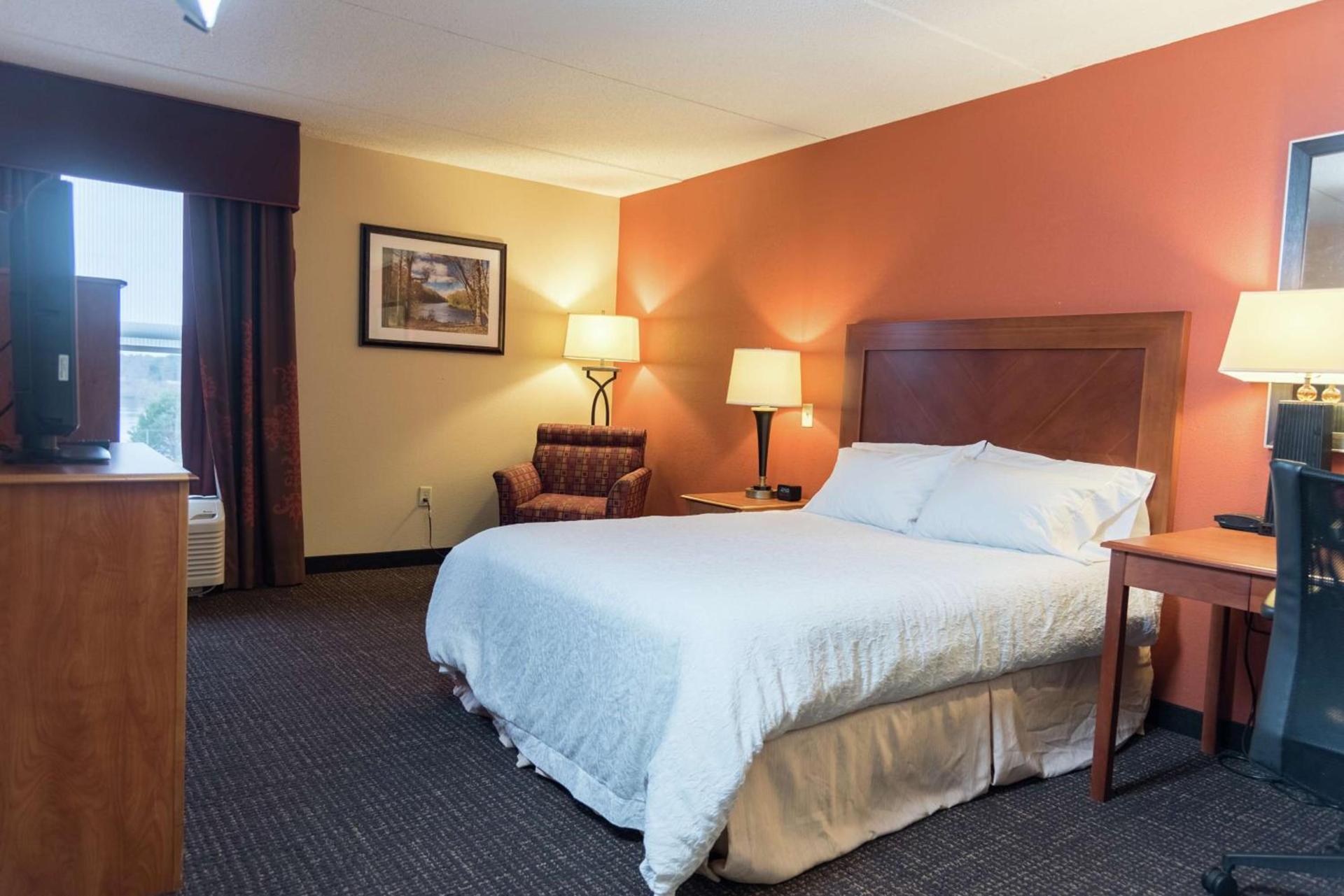 Hampton Inn Muskegon photo 20