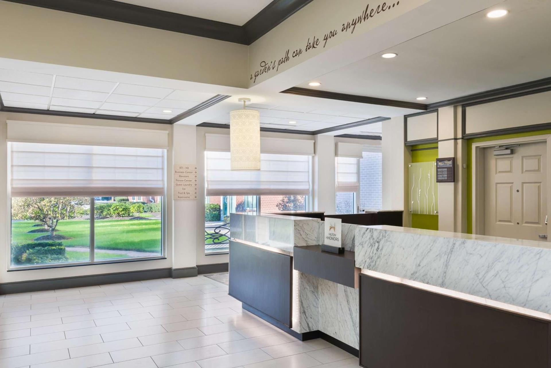 Hilton Garden Inn Westbury photo 3