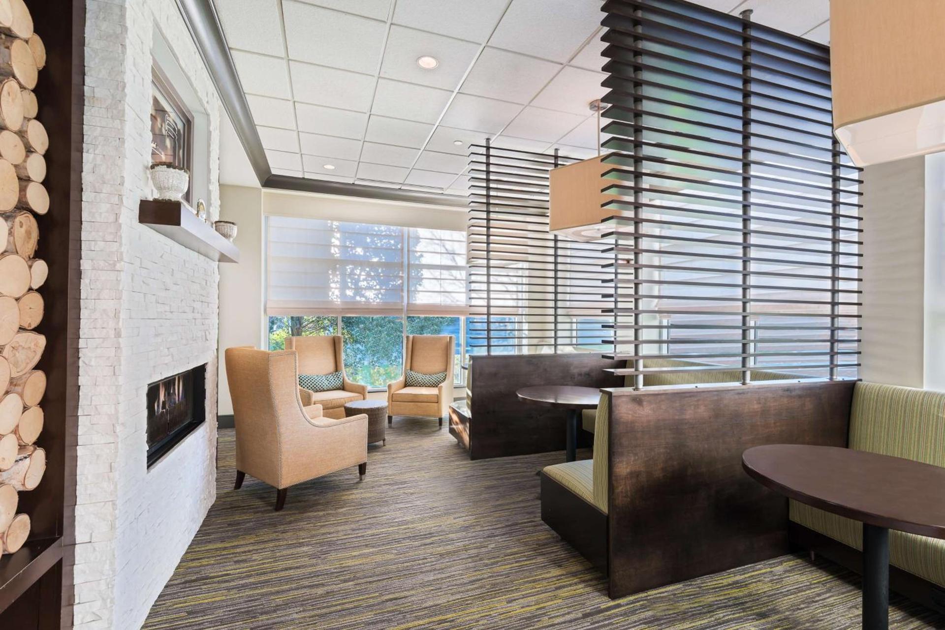 Hilton Garden Inn Westbury photo 4