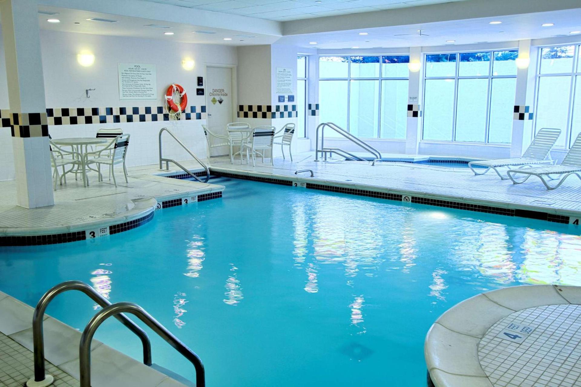 Hilton Garden Inn Westbury photo 2