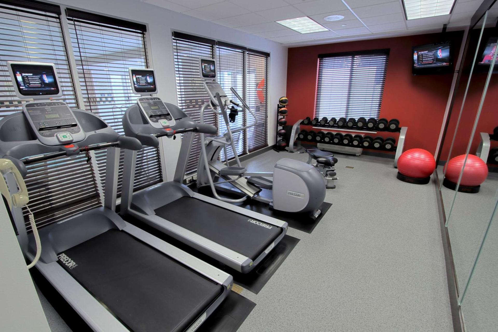 Hilton Garden Inn Westbury photo 9