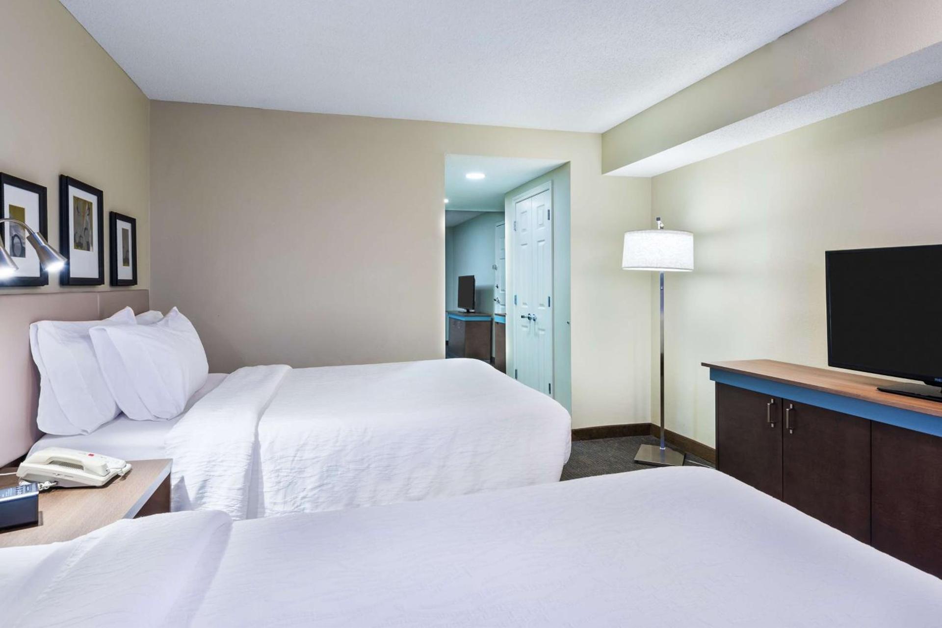 Hilton Garden Inn Westbury photo 13