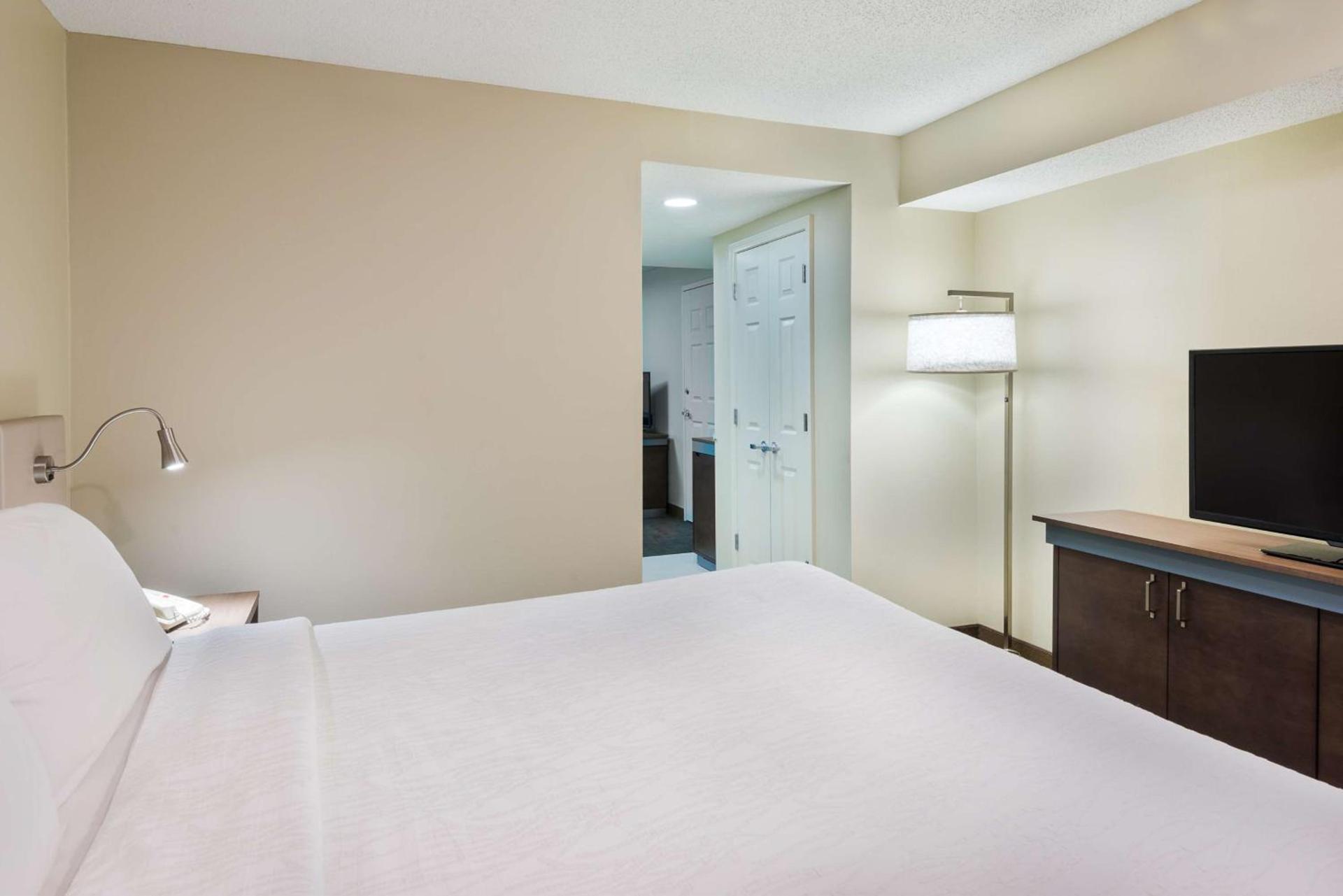 Hilton Garden Inn Westbury photo 15