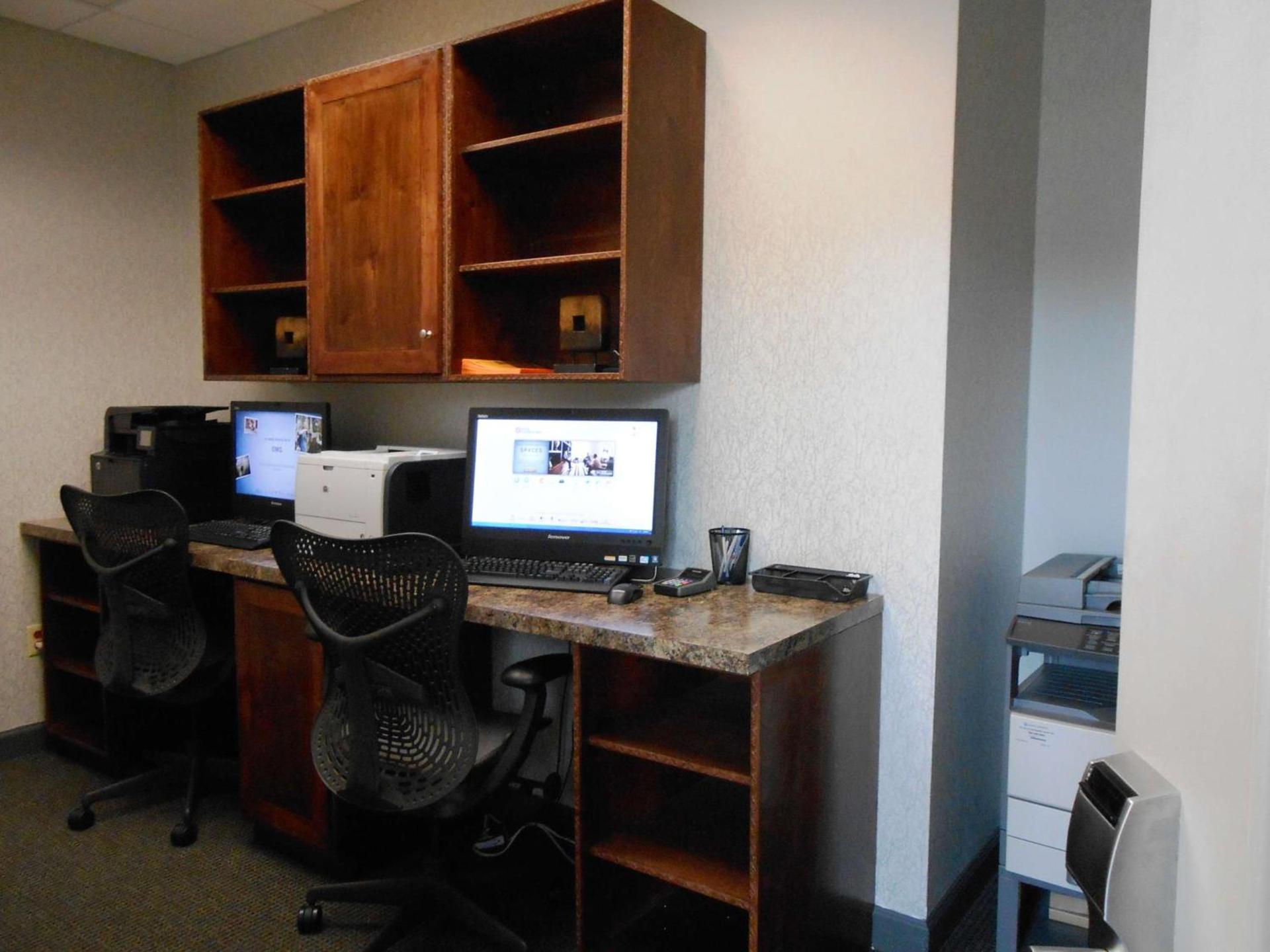 Hilton Garden Inn Westbury photo 30