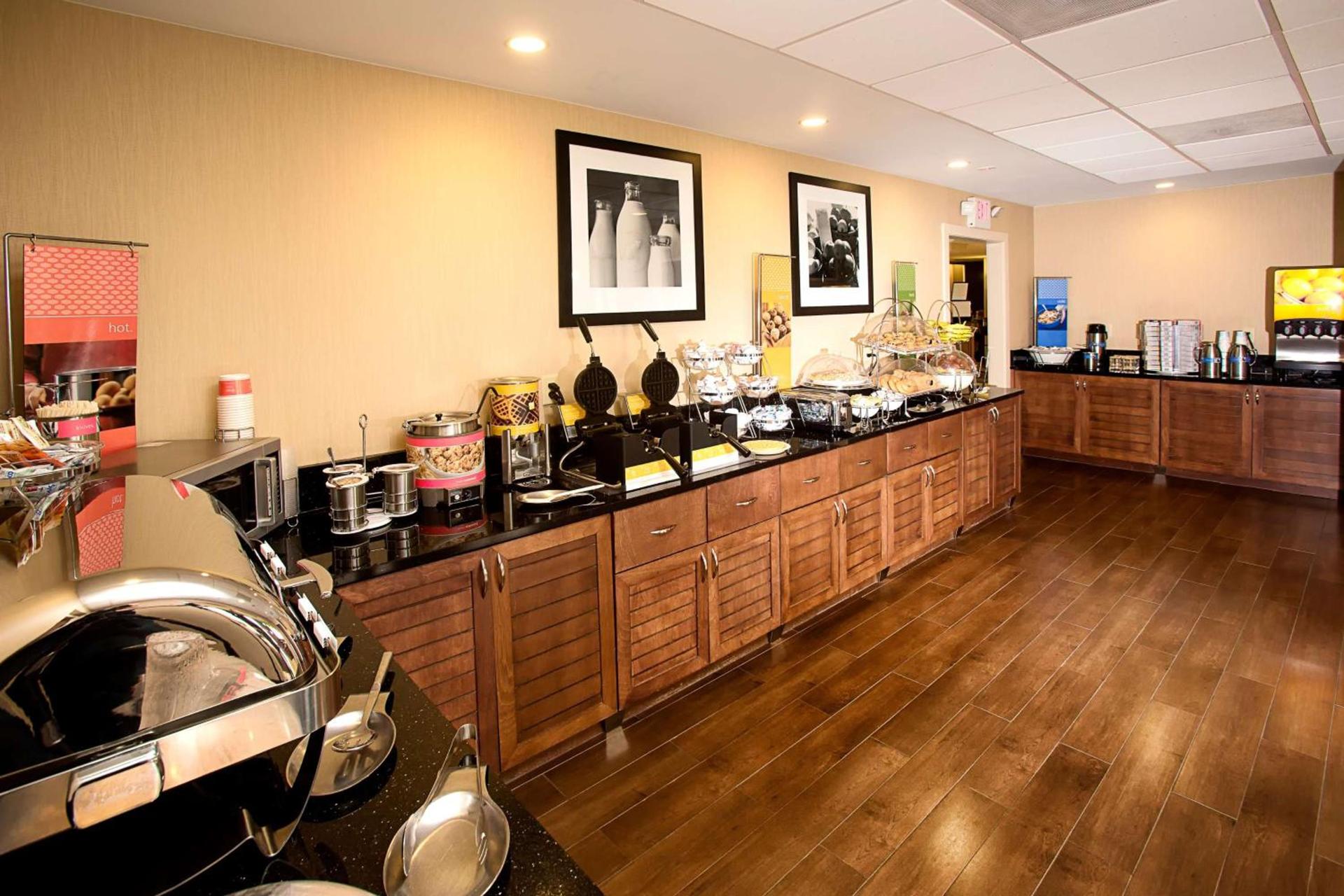 Hampton Inn Morehead City photo 5