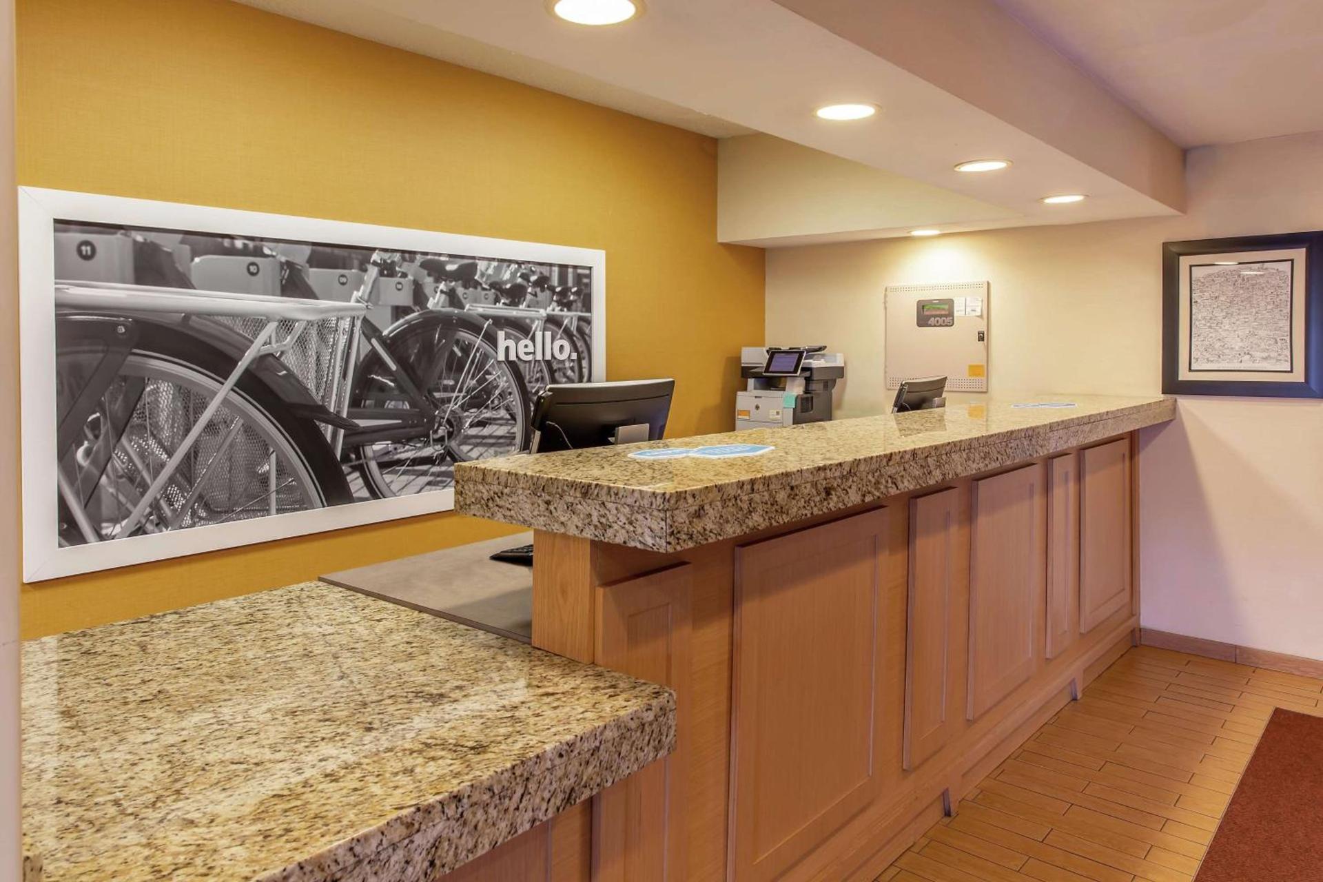 Hampton Inn Minneapolis-Burnsville photo 3
