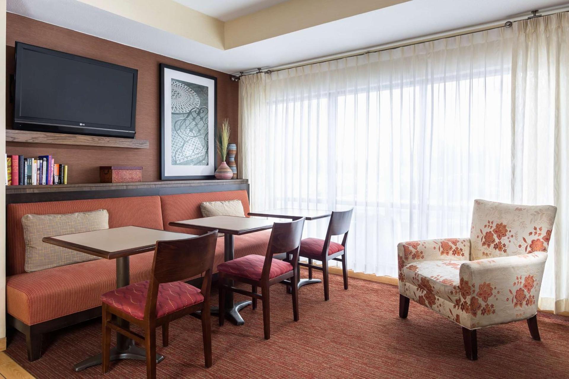 Hampton Inn Minneapolis-Burnsville photo 6