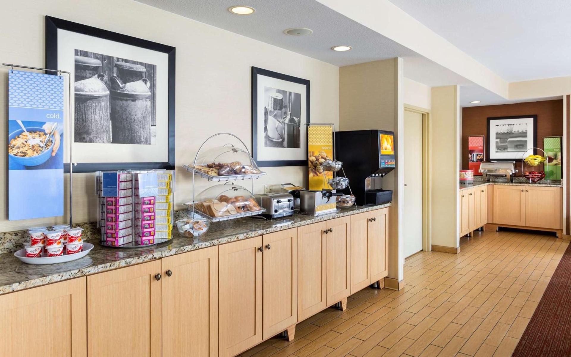 Hampton Inn Minneapolis-Burnsville photo 8