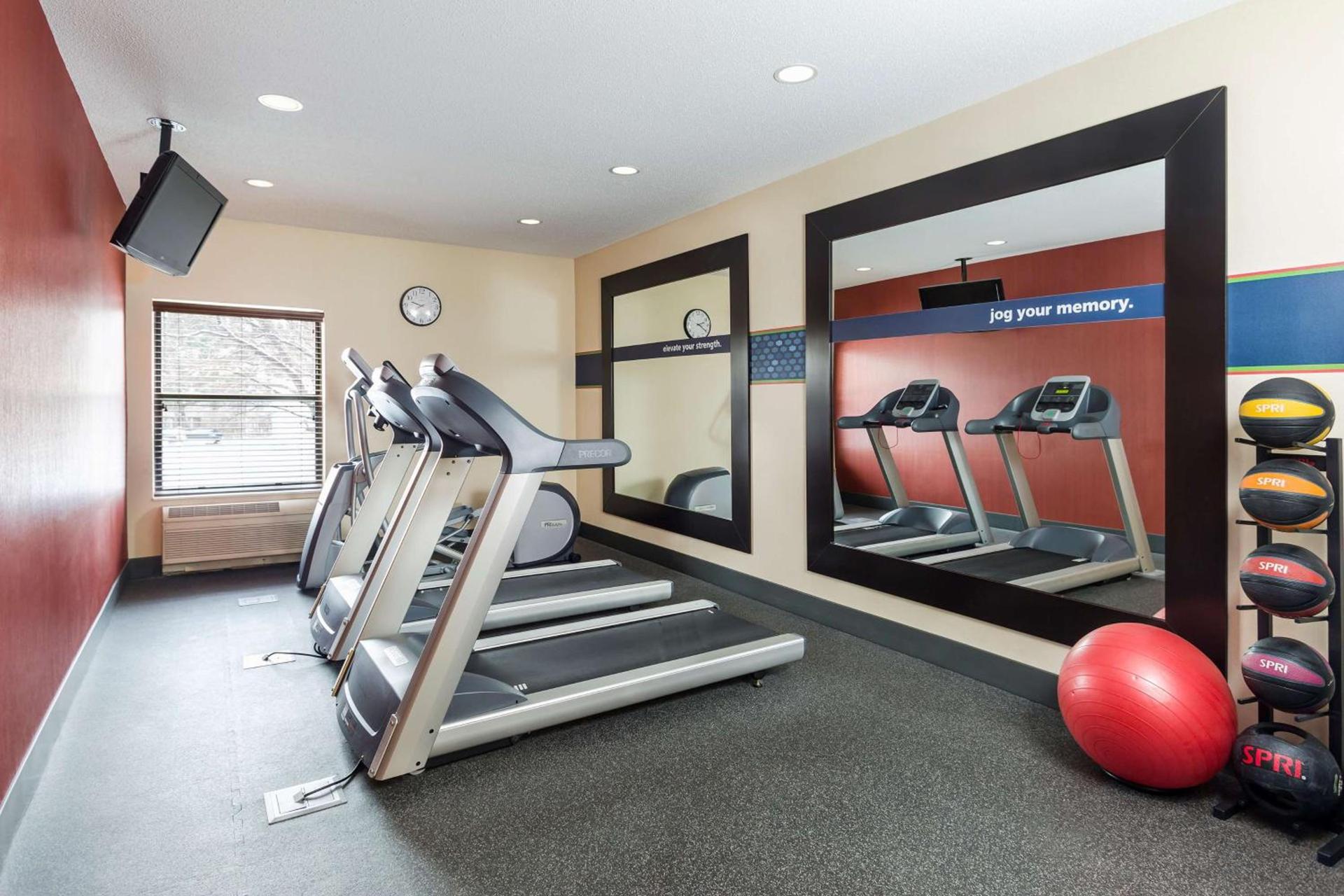 Hampton Inn Minneapolis-Burnsville photo 10