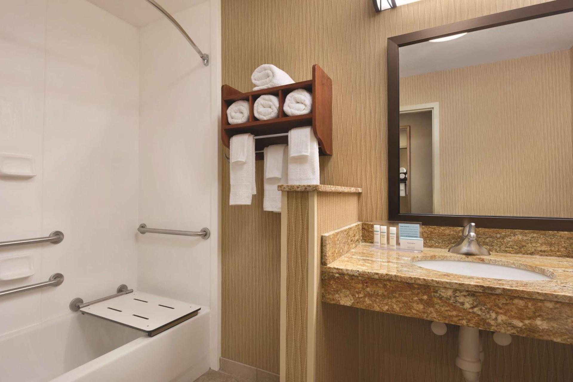 Hampton Inn Minneapolis-Burnsville photo 13