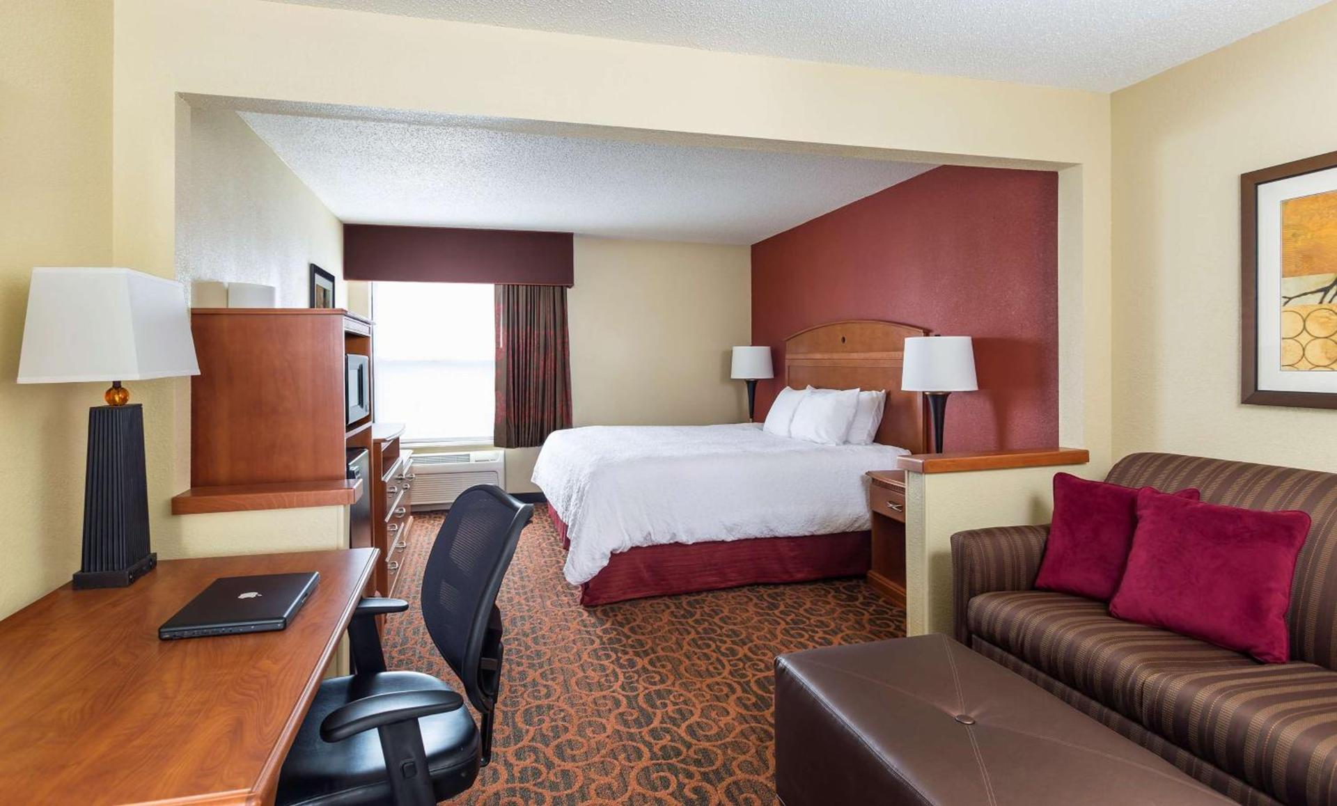 Hampton Inn Minneapolis-Burnsville photo 17