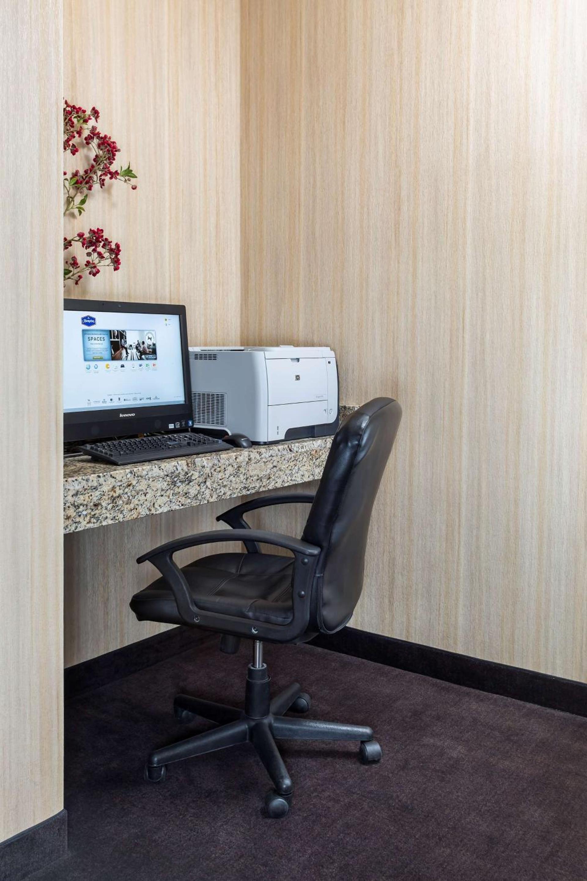 Hampton Inn Minneapolis-Burnsville photo 20