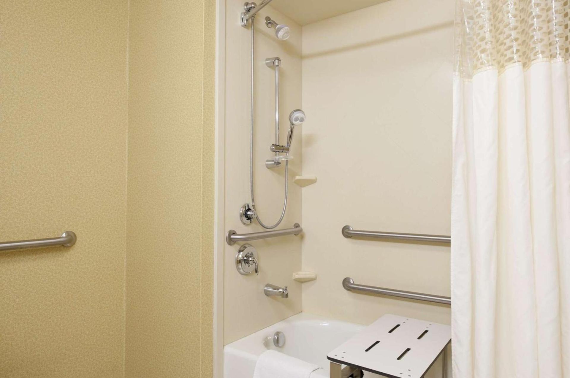 Hampton Inn & Suites Moline-Quad City Int'l Aprt photo 21