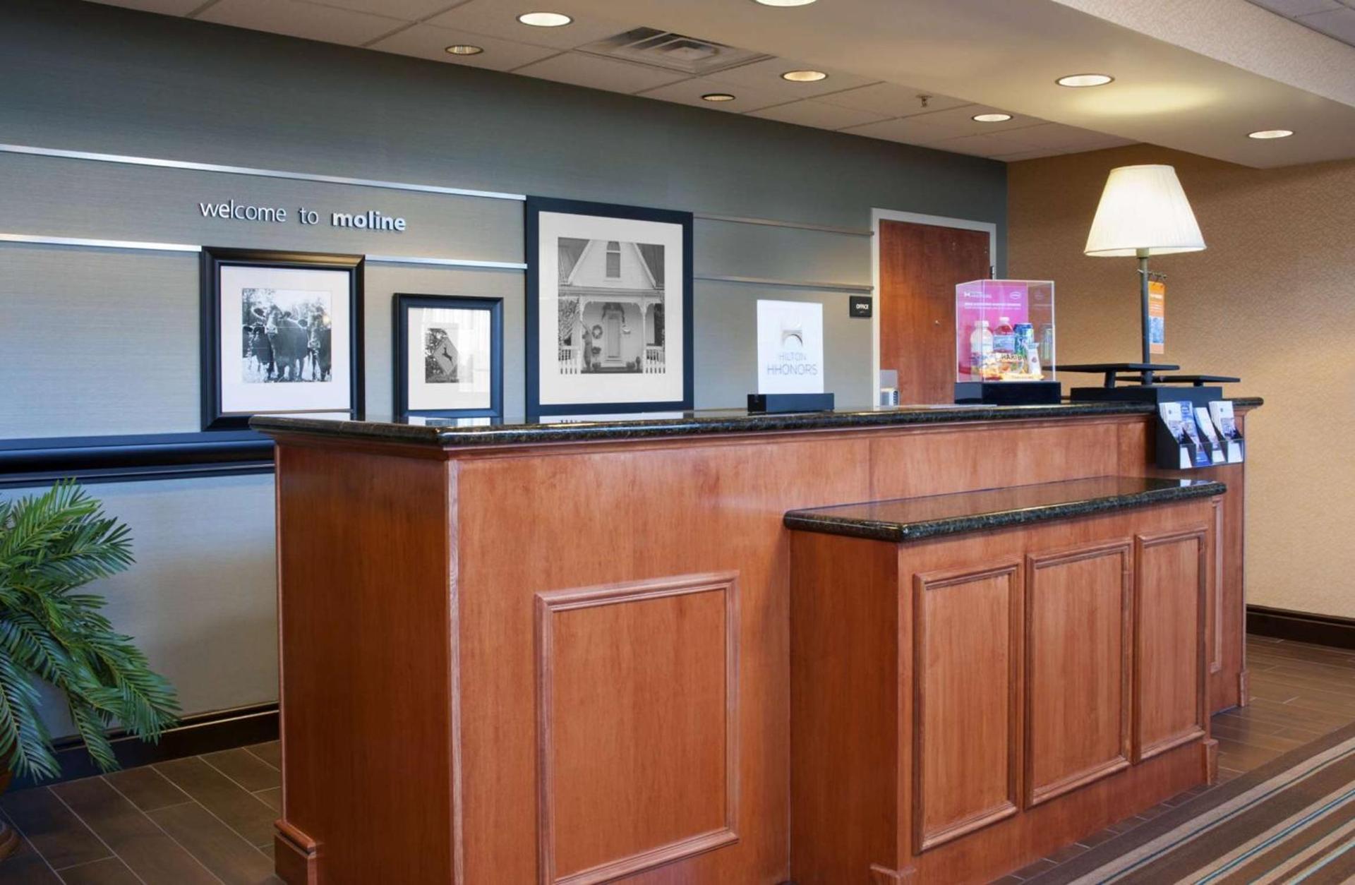 Hampton Inn & Suites Moline-Quad City Int'l Aprt photo 2