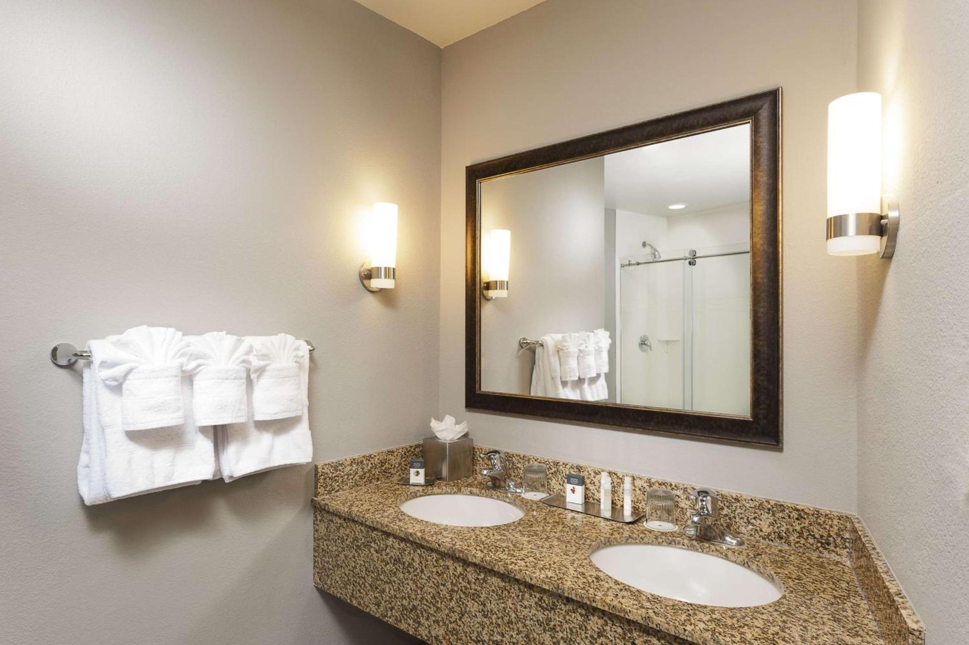 DoubleTree by Hilton Hotel West Palm Beach Airport photo 12