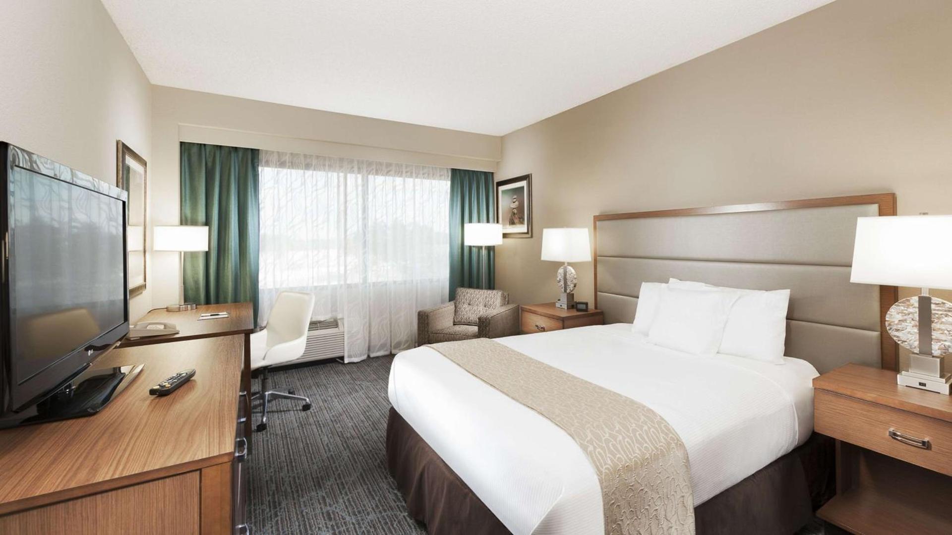 DoubleTree by Hilton Hotel West Palm Beach Airport photo 14