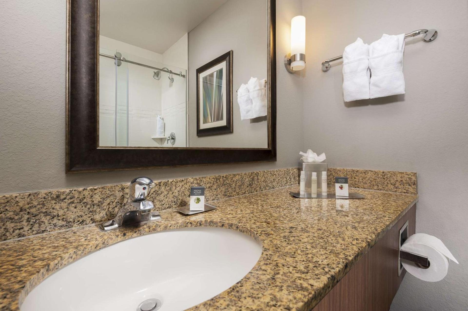 DoubleTree by Hilton Hotel West Palm Beach Airport photo 15