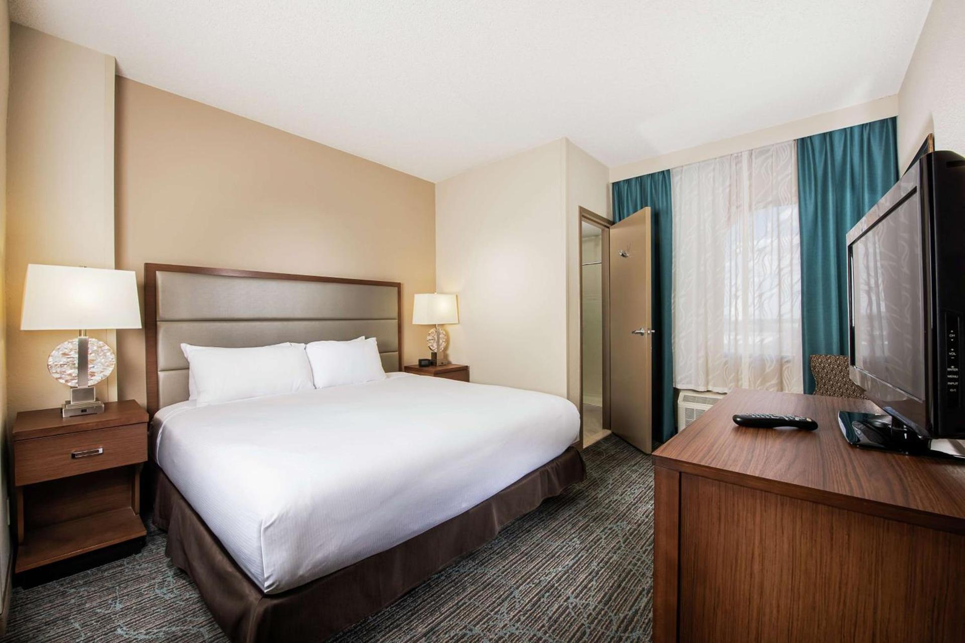 DoubleTree by Hilton Hotel West Palm Beach Airport photo 24