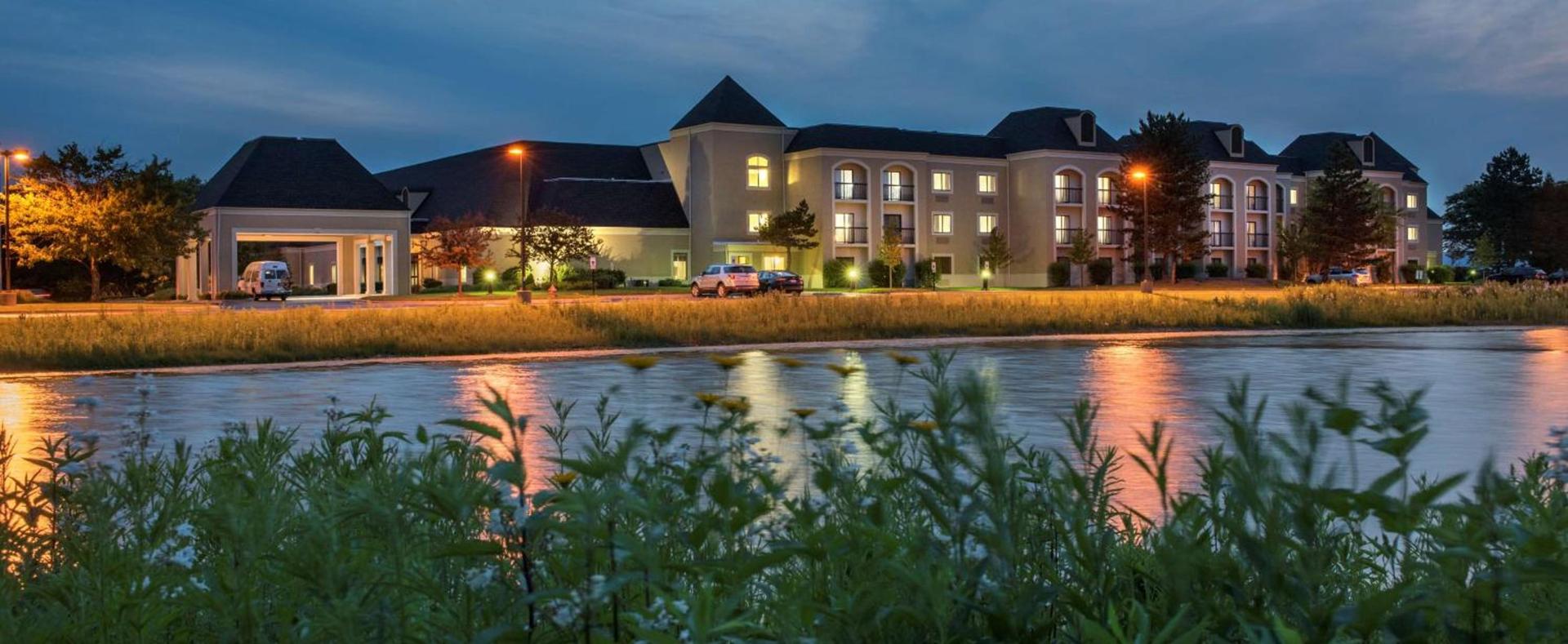 DoubleTree by Hilton Hotel Chicago Wood Dale - Elk Grove photo 1