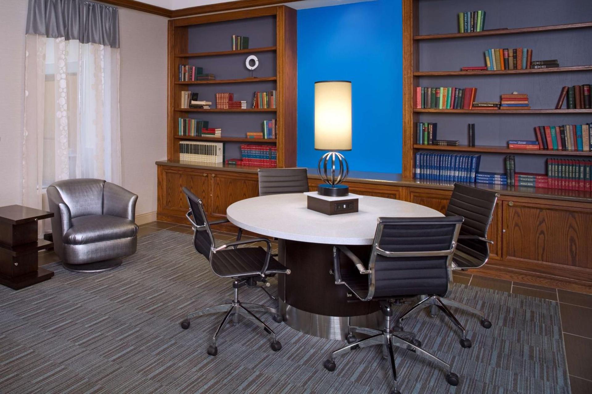 DoubleTree by Hilton Hotel Chicago Wood Dale - Elk Grove photo 7