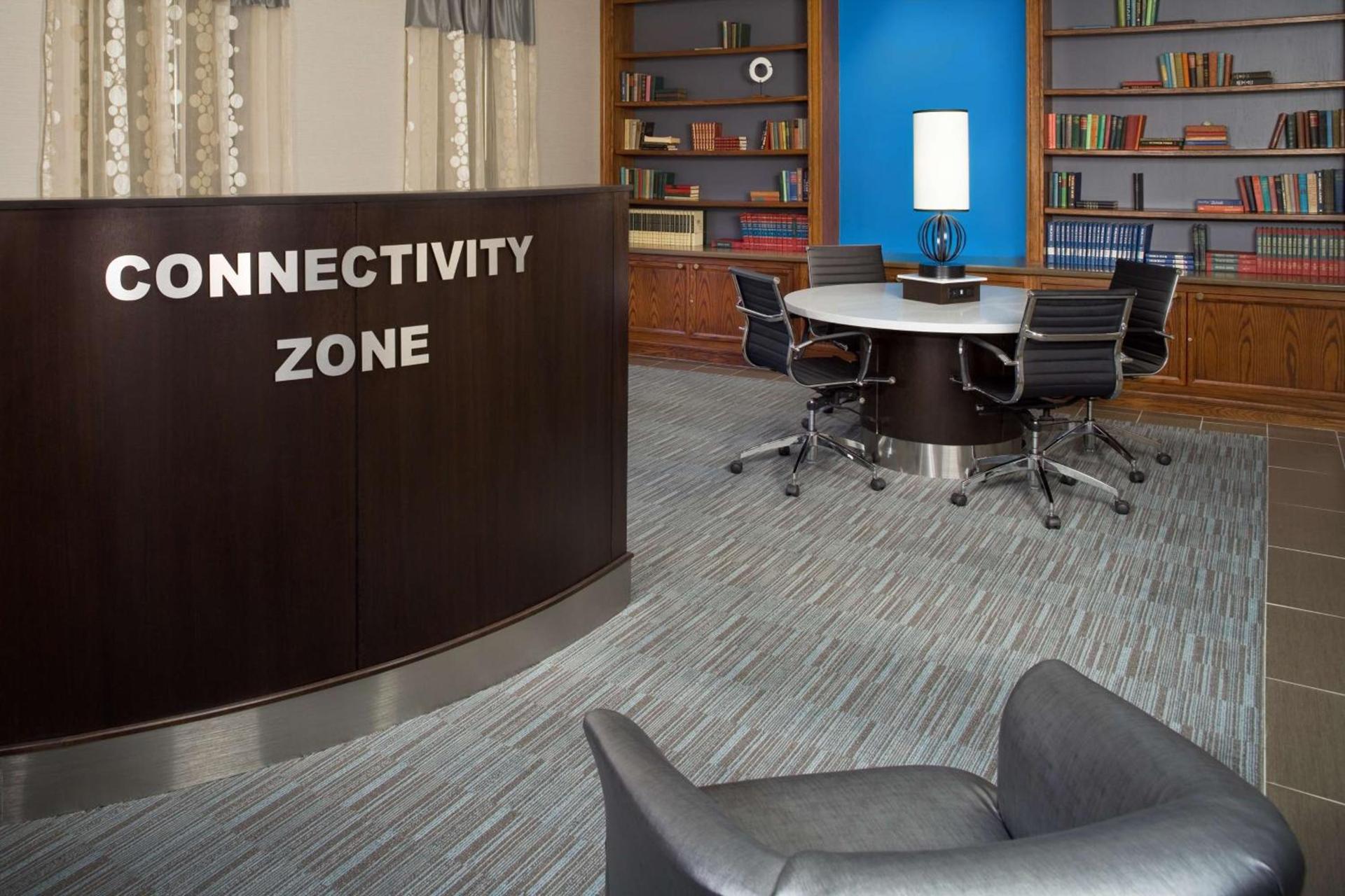 DoubleTree by Hilton Hotel Chicago Wood Dale - Elk Grove photo 6