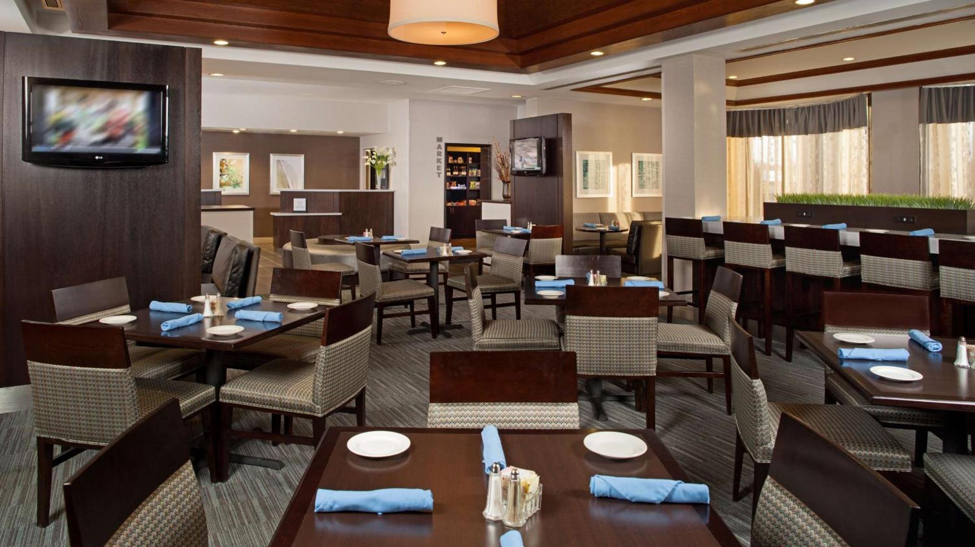 DoubleTree by Hilton Hotel Chicago Wood Dale - Elk Grove photo 12