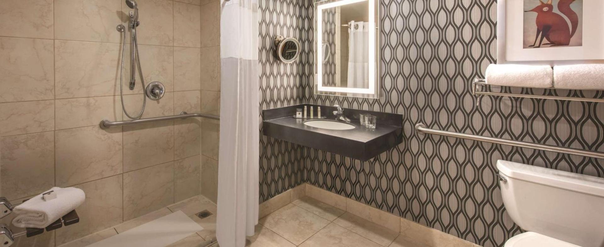 DoubleTree by Hilton Hotel Chicago Wood Dale - Elk Grove photo 26