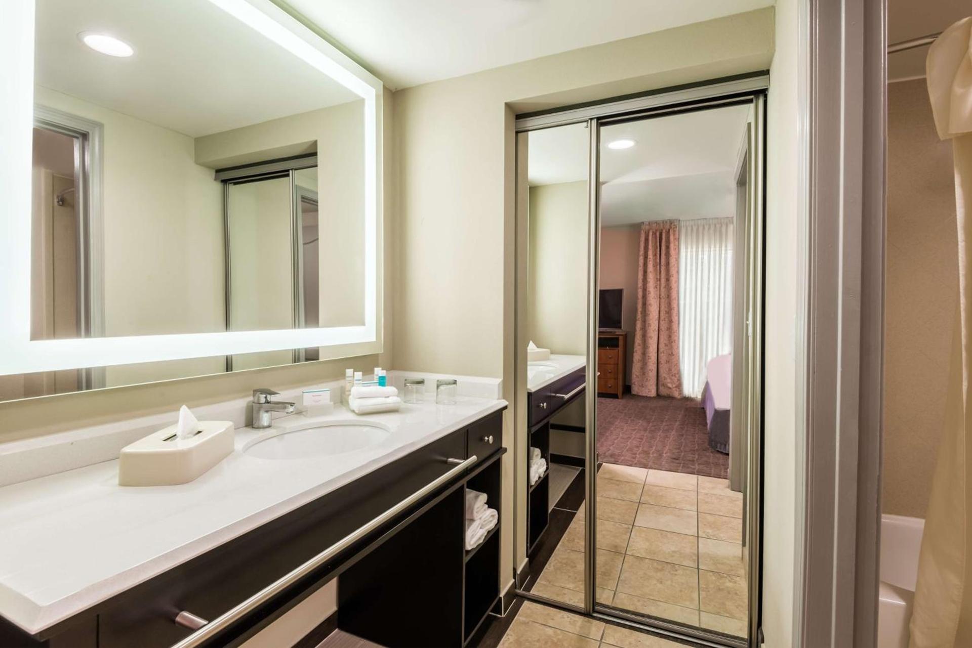 Larkspur Landing Extended Stay Suites St Louis Riverport photo 18