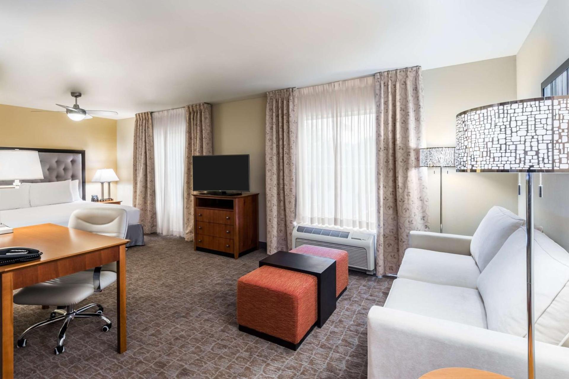 Larkspur Landing Extended Stay Suites St Louis Riverport photo 9