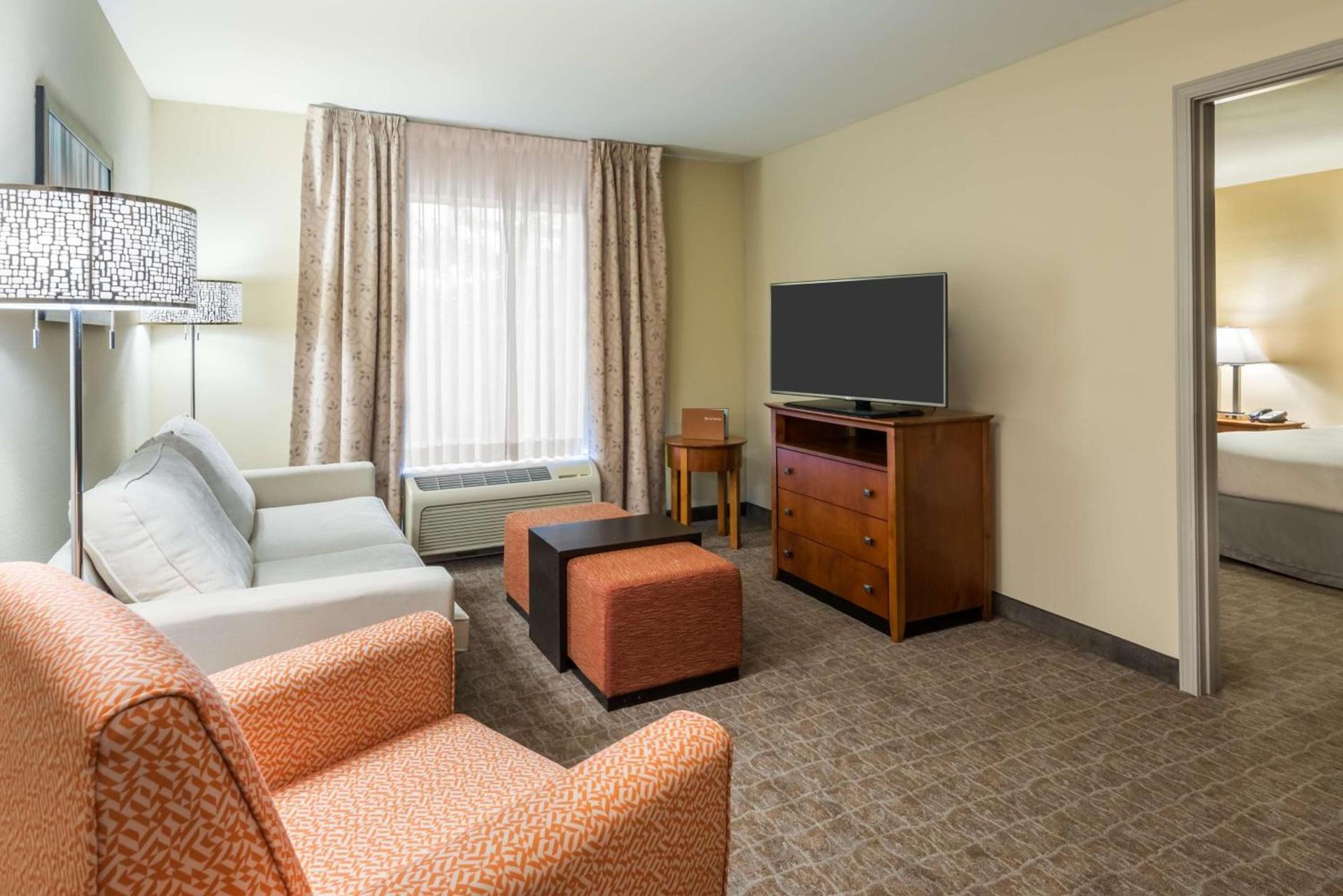 Larkspur Landing Extended Stay Suites St Louis Riverport photo 12